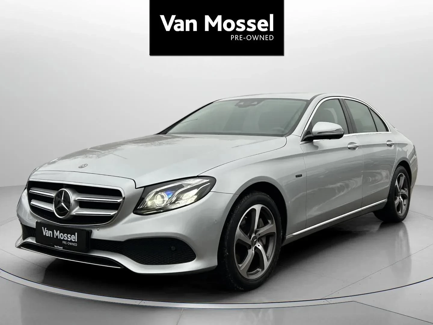 Mercedes-Benz-E-Klasse-image-0