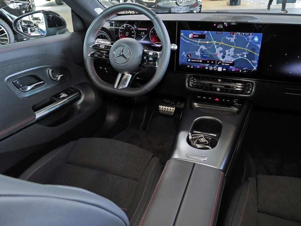 Mercedes-Benz-CLA 200-image-8