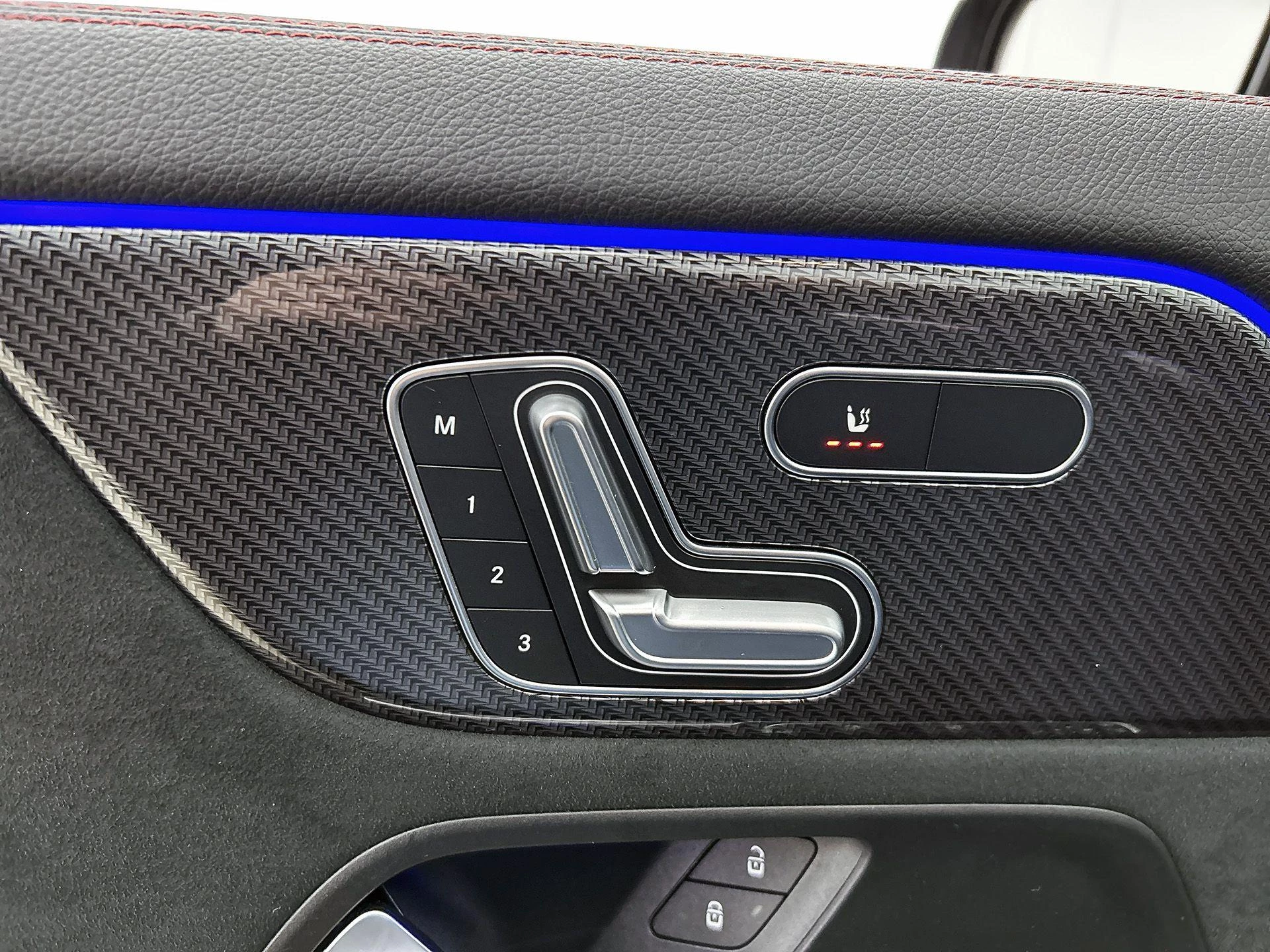 Mercedes-Benz-GLA-image-27