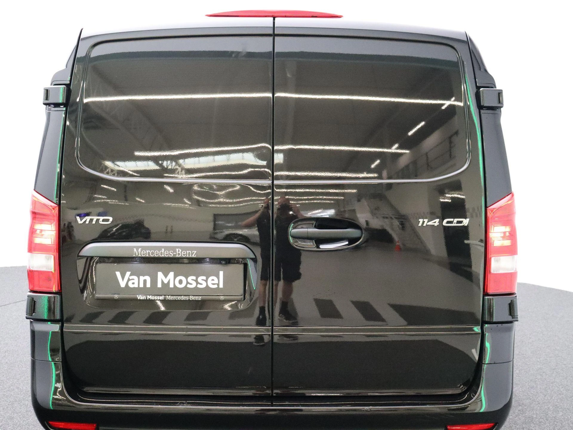Mercedes-Benz-Vito-image-19