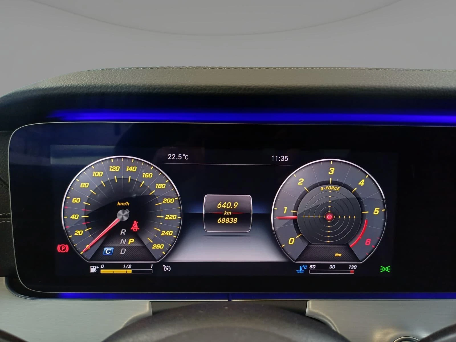 Mercedes-Benz-E-Klasse-image-15
