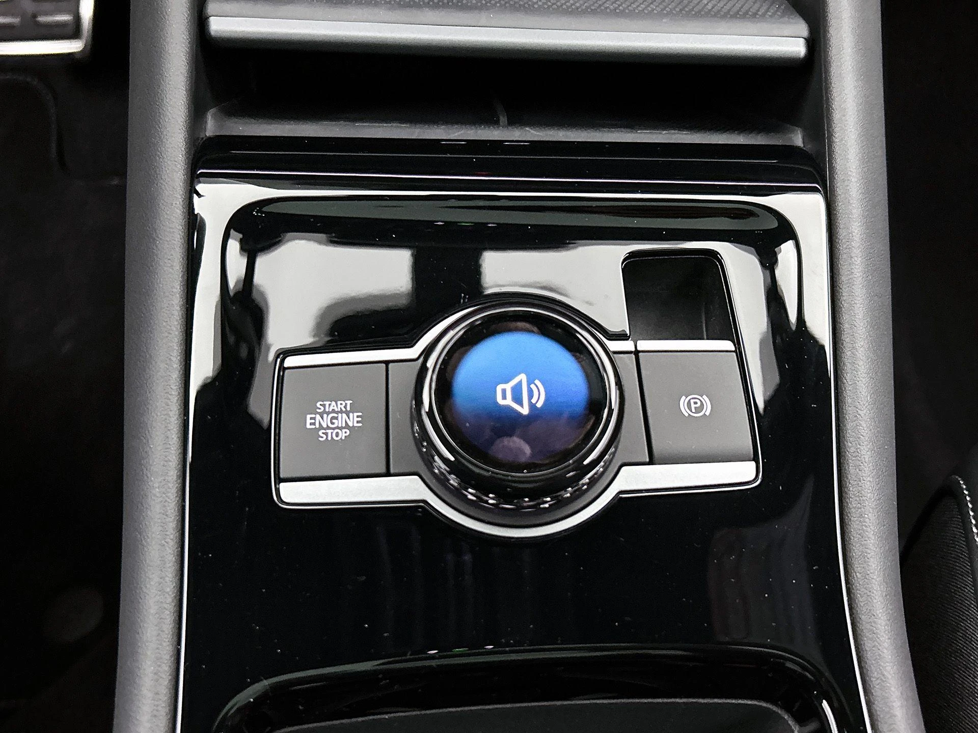 Volkswagen-Tiguan-image-10