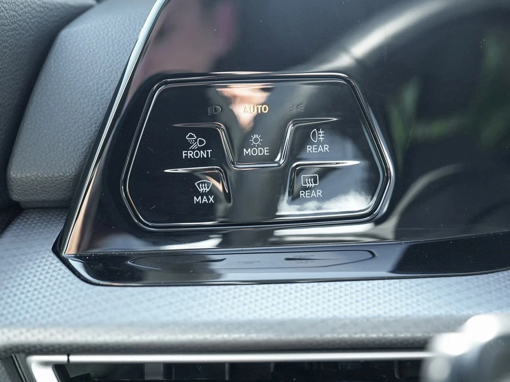 Volkswagen-Golf-image-14