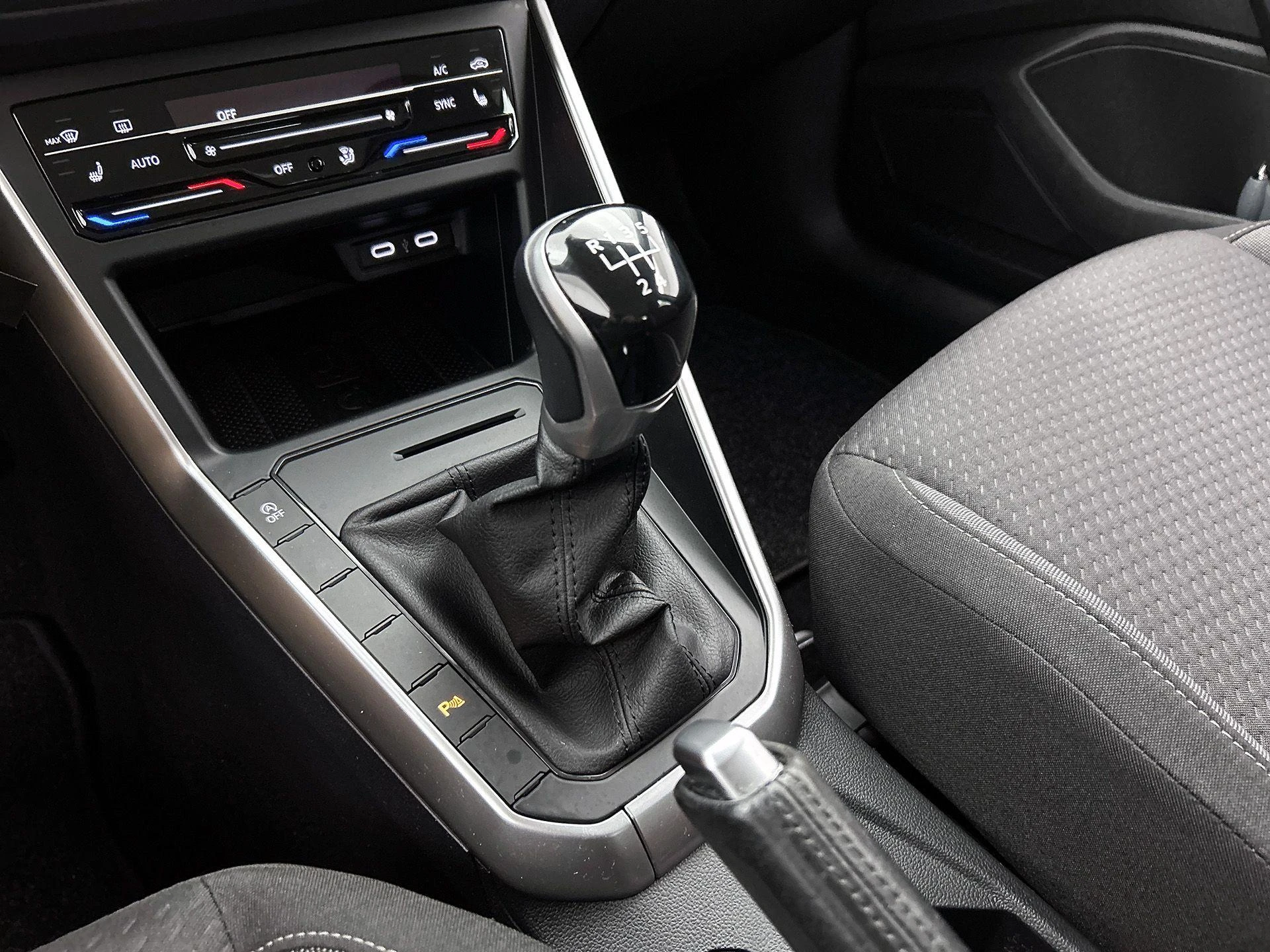 Volkswagen-Polo-image-24