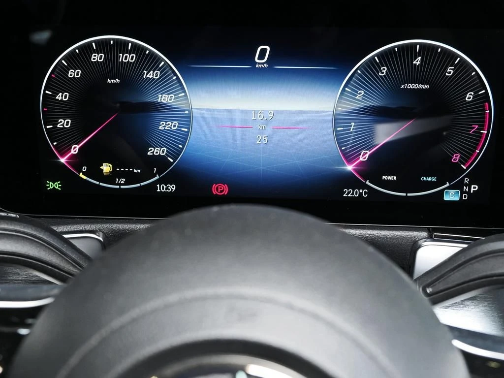 Mercedes-Benz-GLB 200-image-7