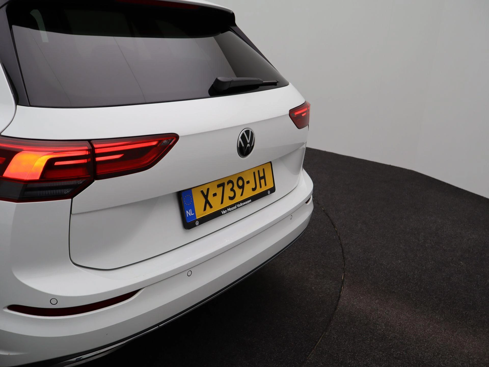 Volkswagen-Golf-image-35
