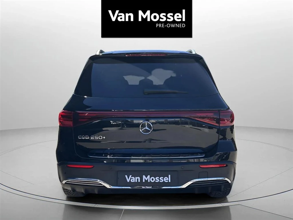 Mercedes-Benz-EQB-image-6