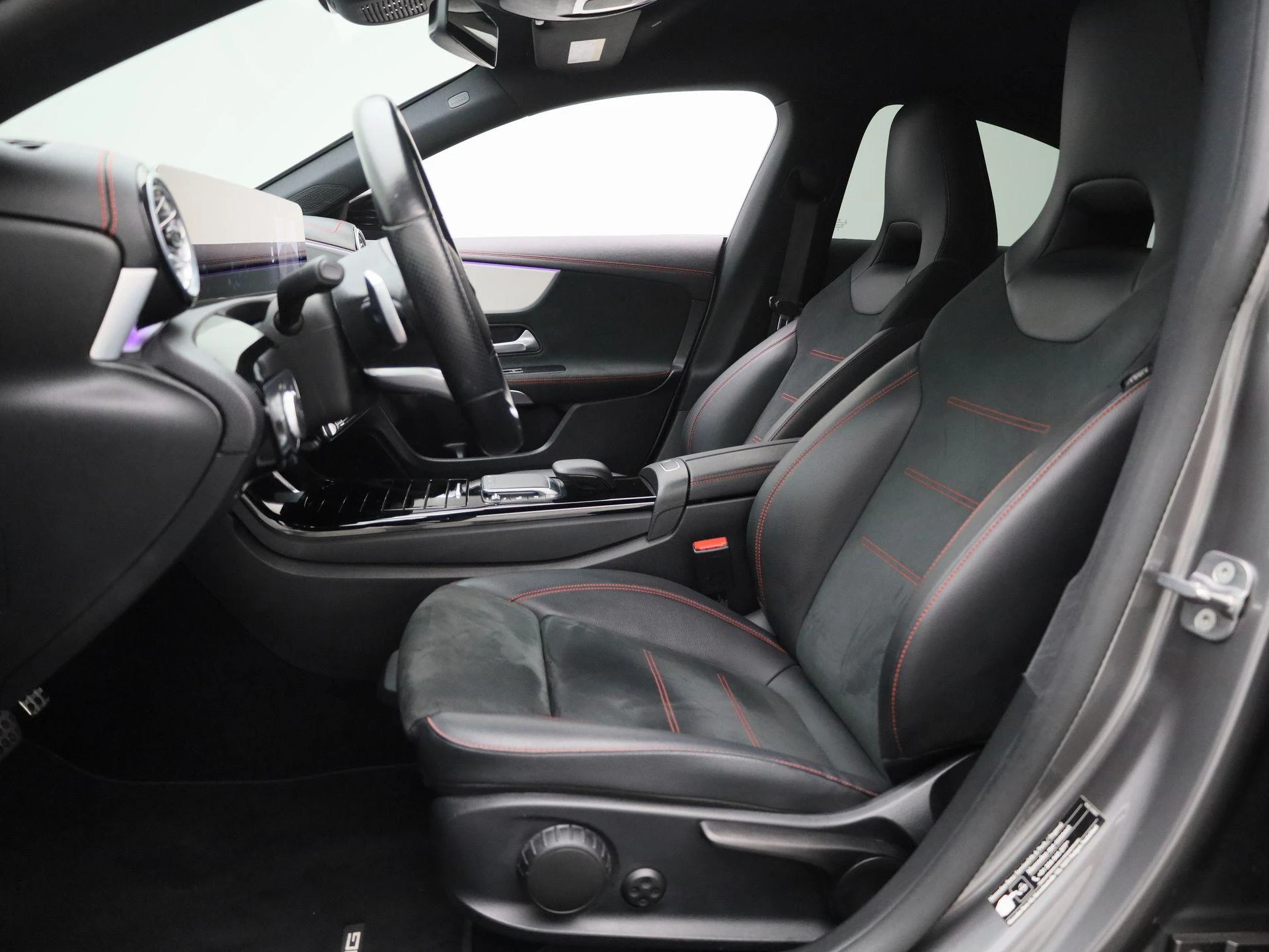Mercedes-Benz-CLA-image-9