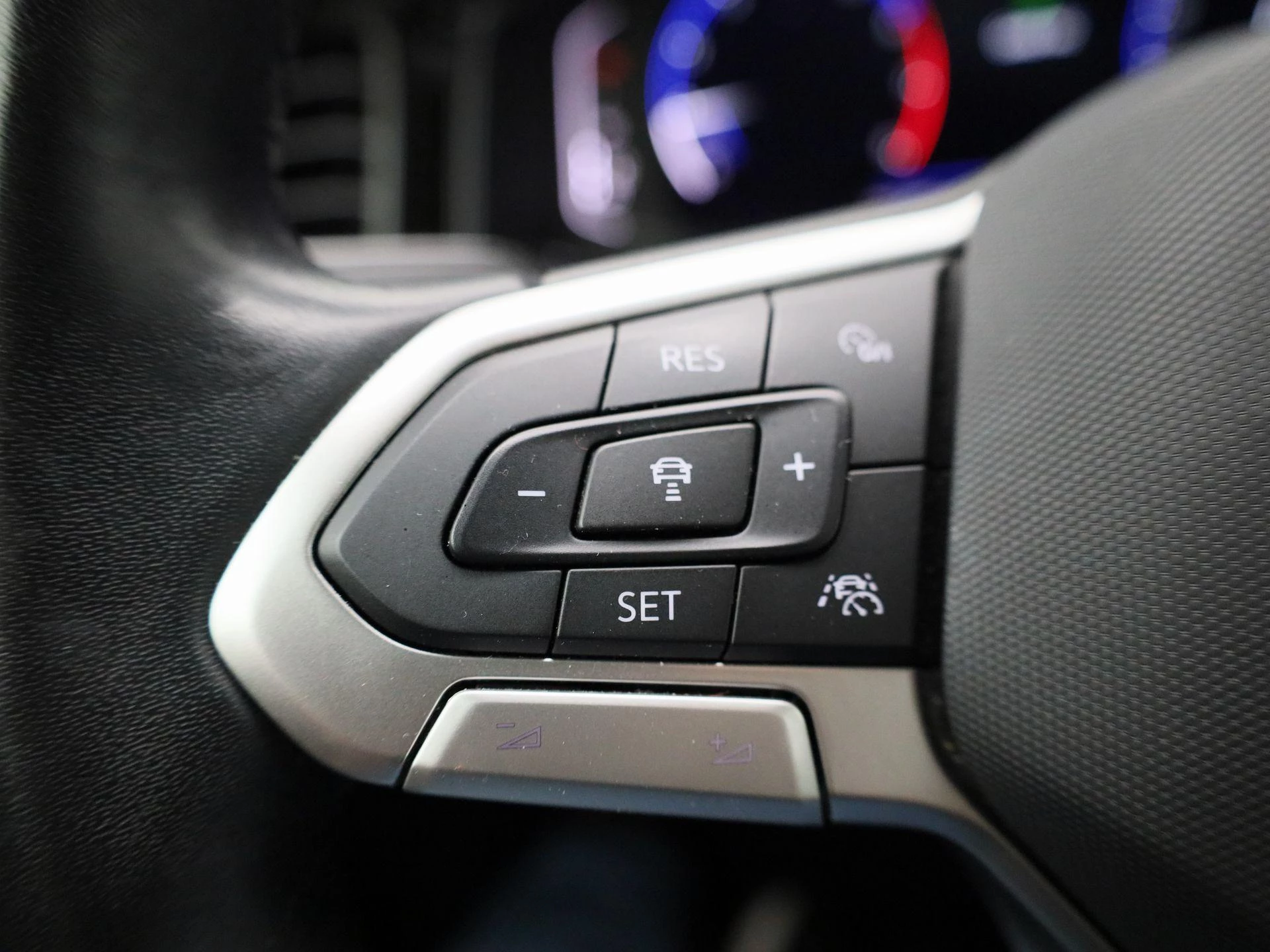 Volkswagen-Polo-image-18