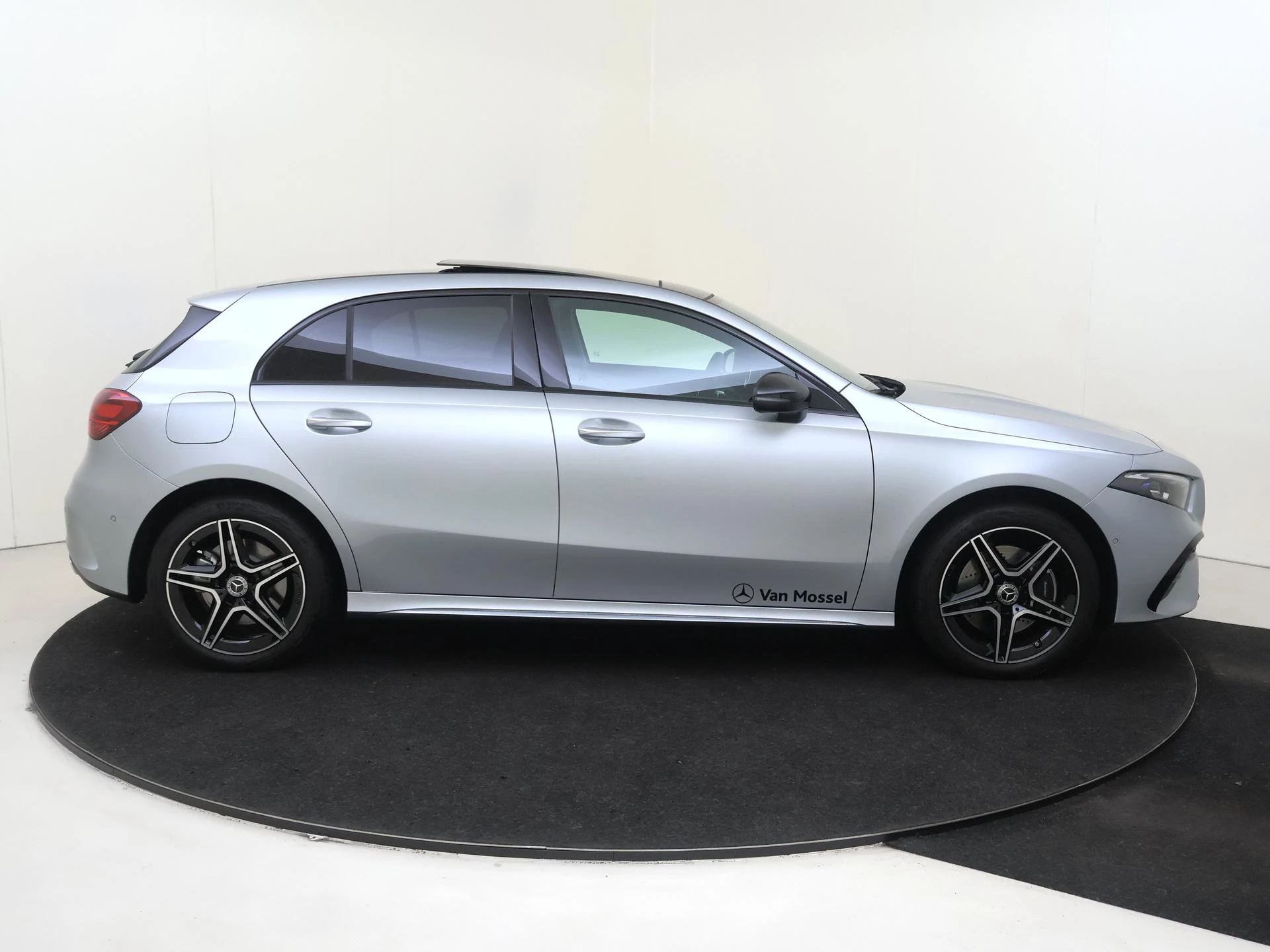 Mercedes-Benz-A-Klasse-image-8