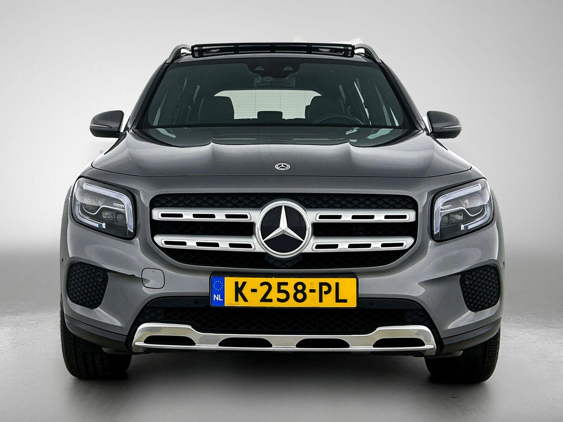 Mercedes-Benz-GLB-image-4