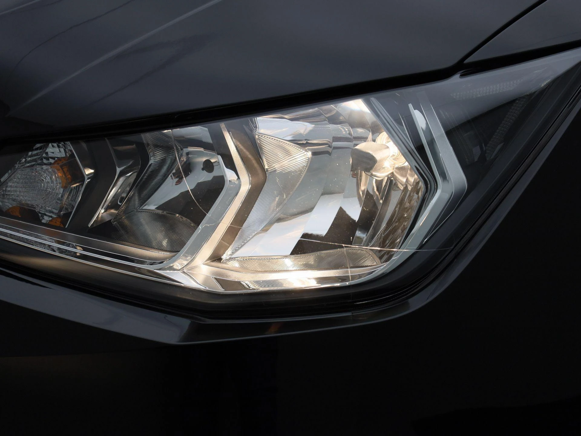SEAT-Arona-image-12