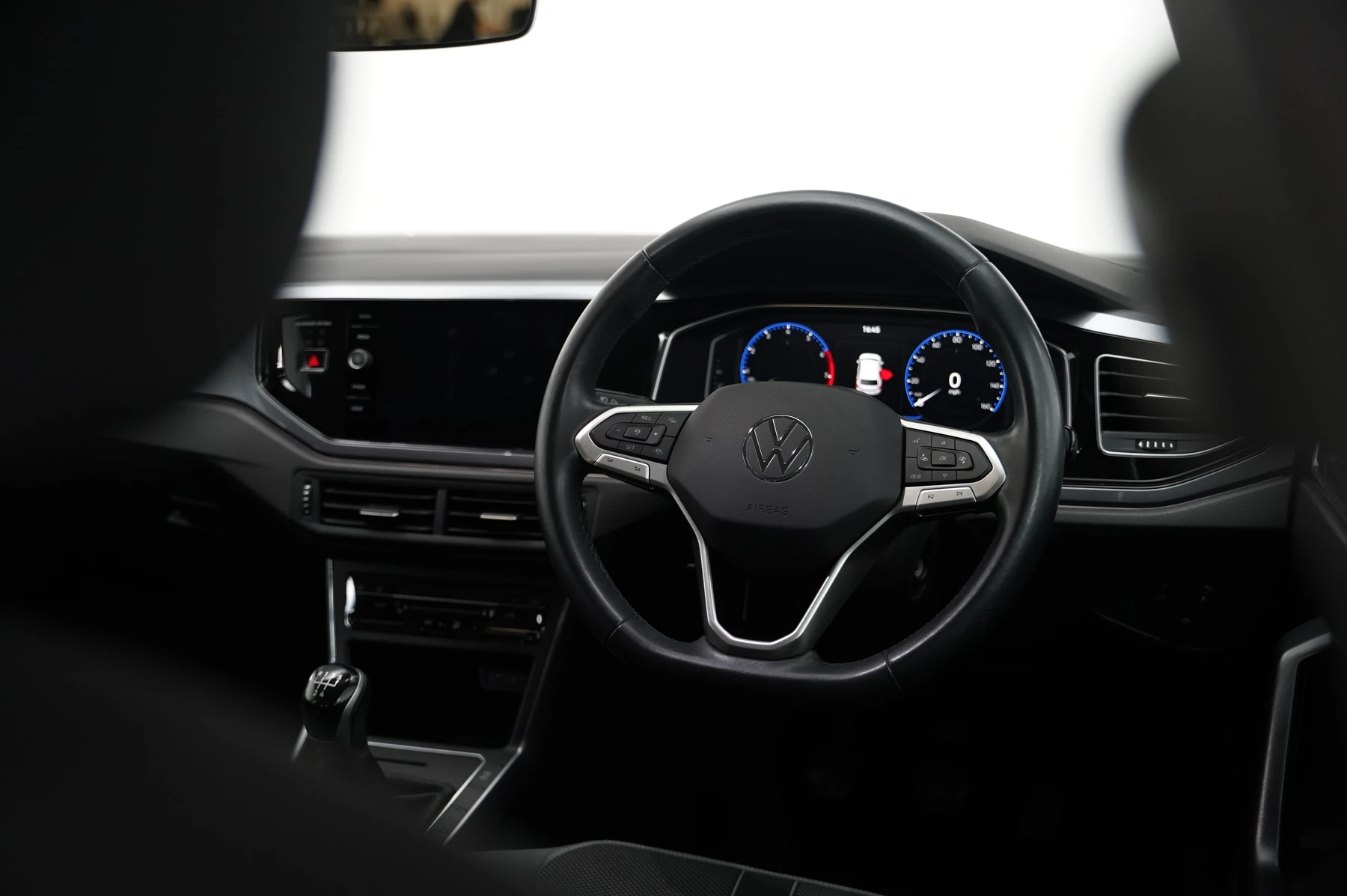 Volkswagen-Polo-image-8