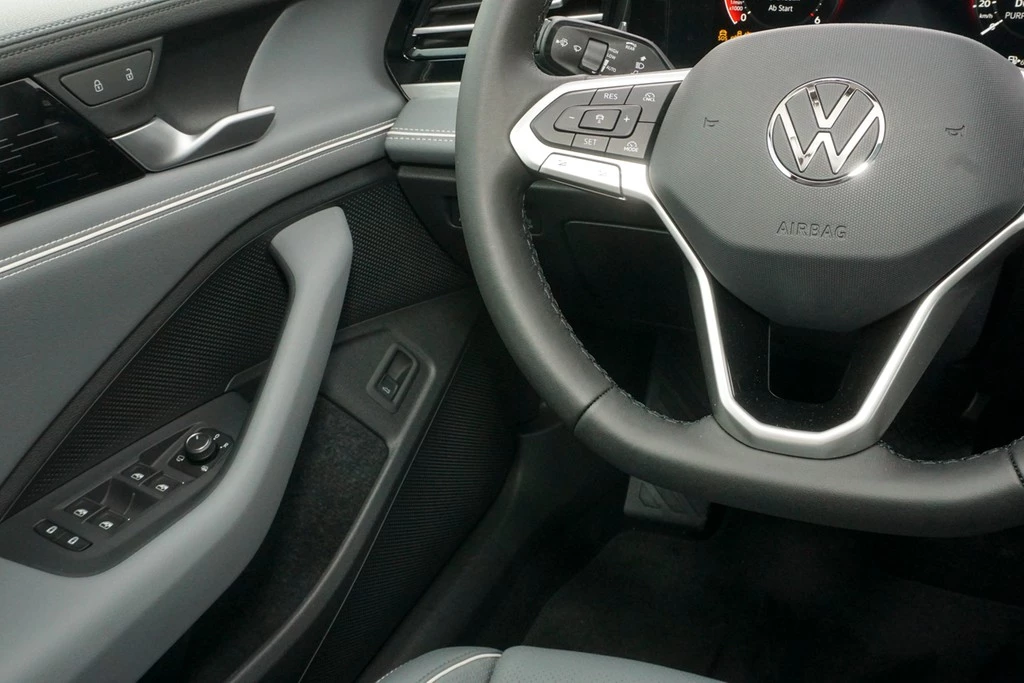 Volkswagen Passat Variant 2.0 TDI DSG Elegance AHK, Pano