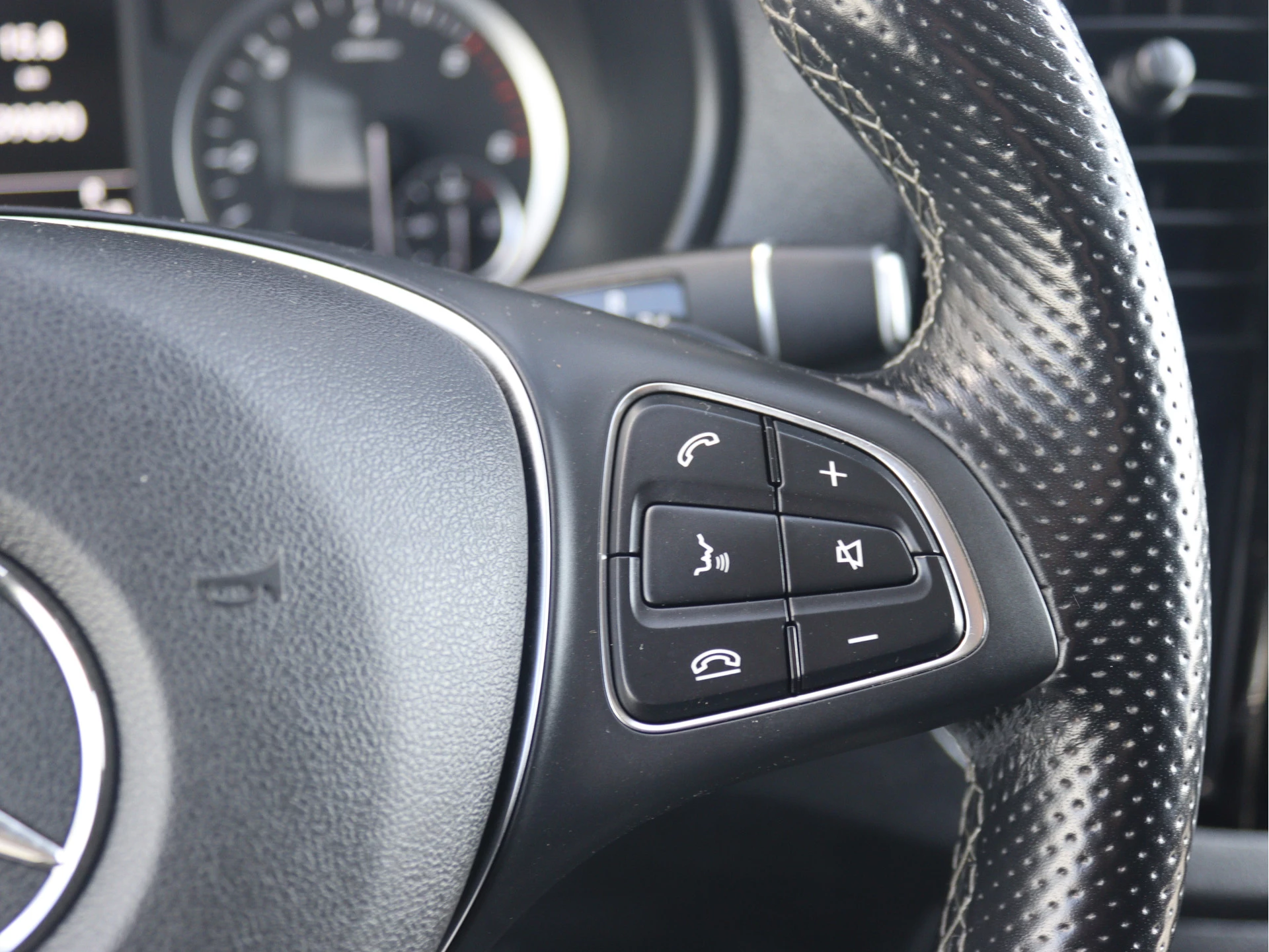 Mercedes-Benz-Vito-image-7