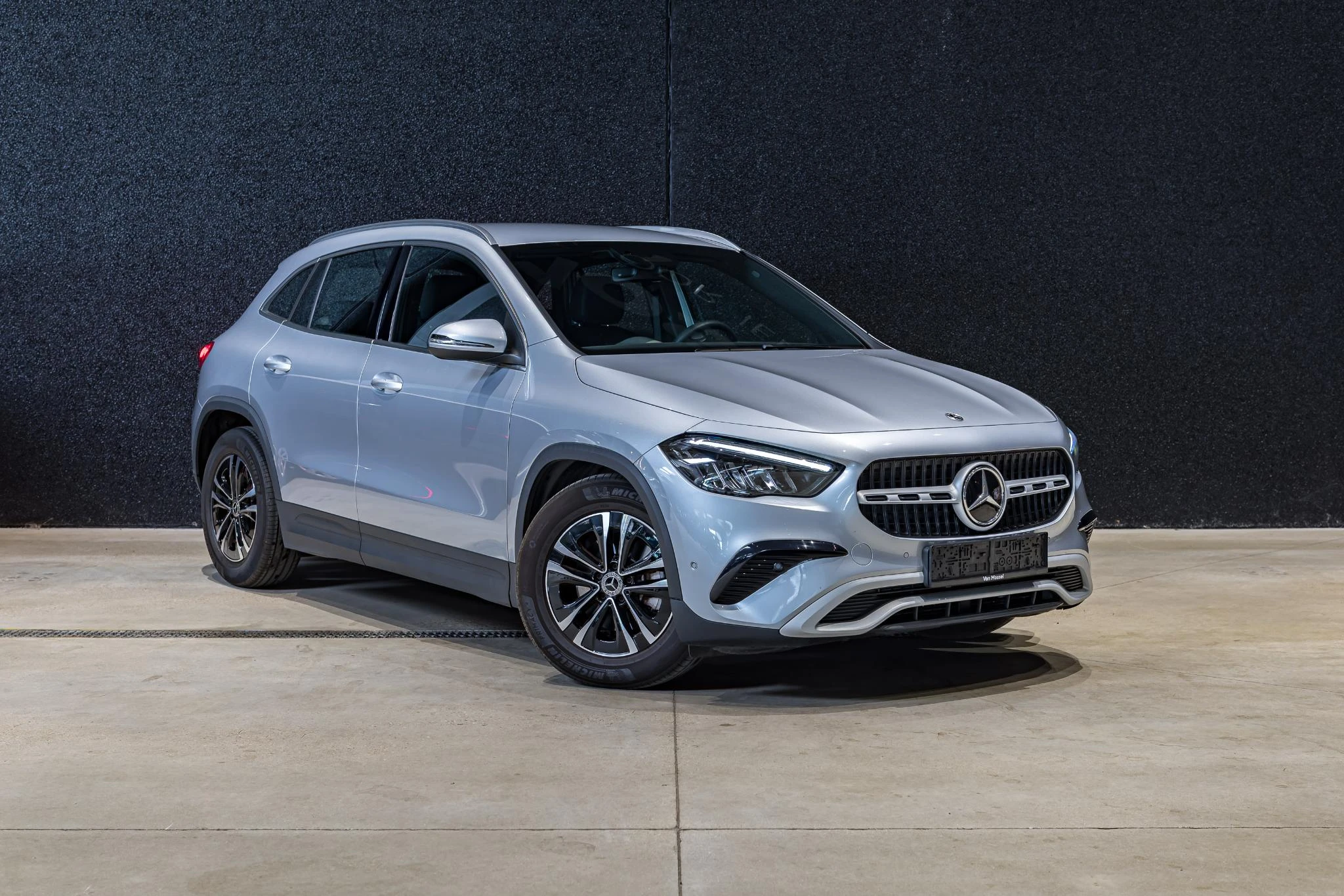 Mercedes-Benz-GLA-image-2