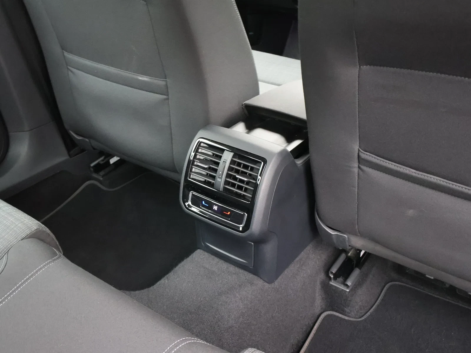 Volkswagen-Passat-image-11