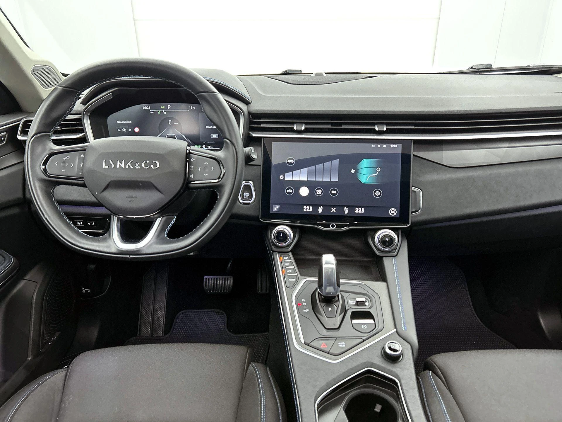 Lynk & Co-01-image-23
