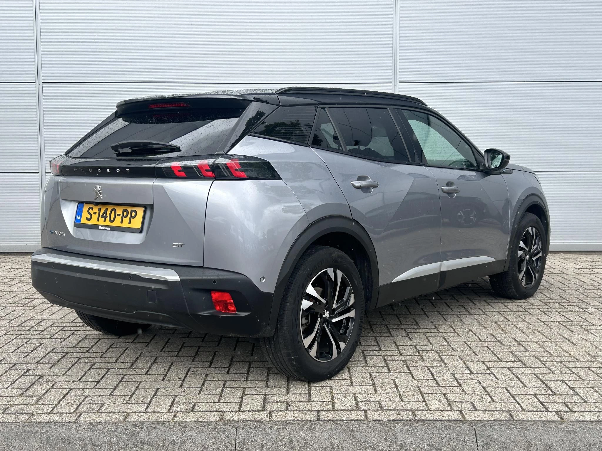 Peugeot e-2008 EV GT 50 kWh