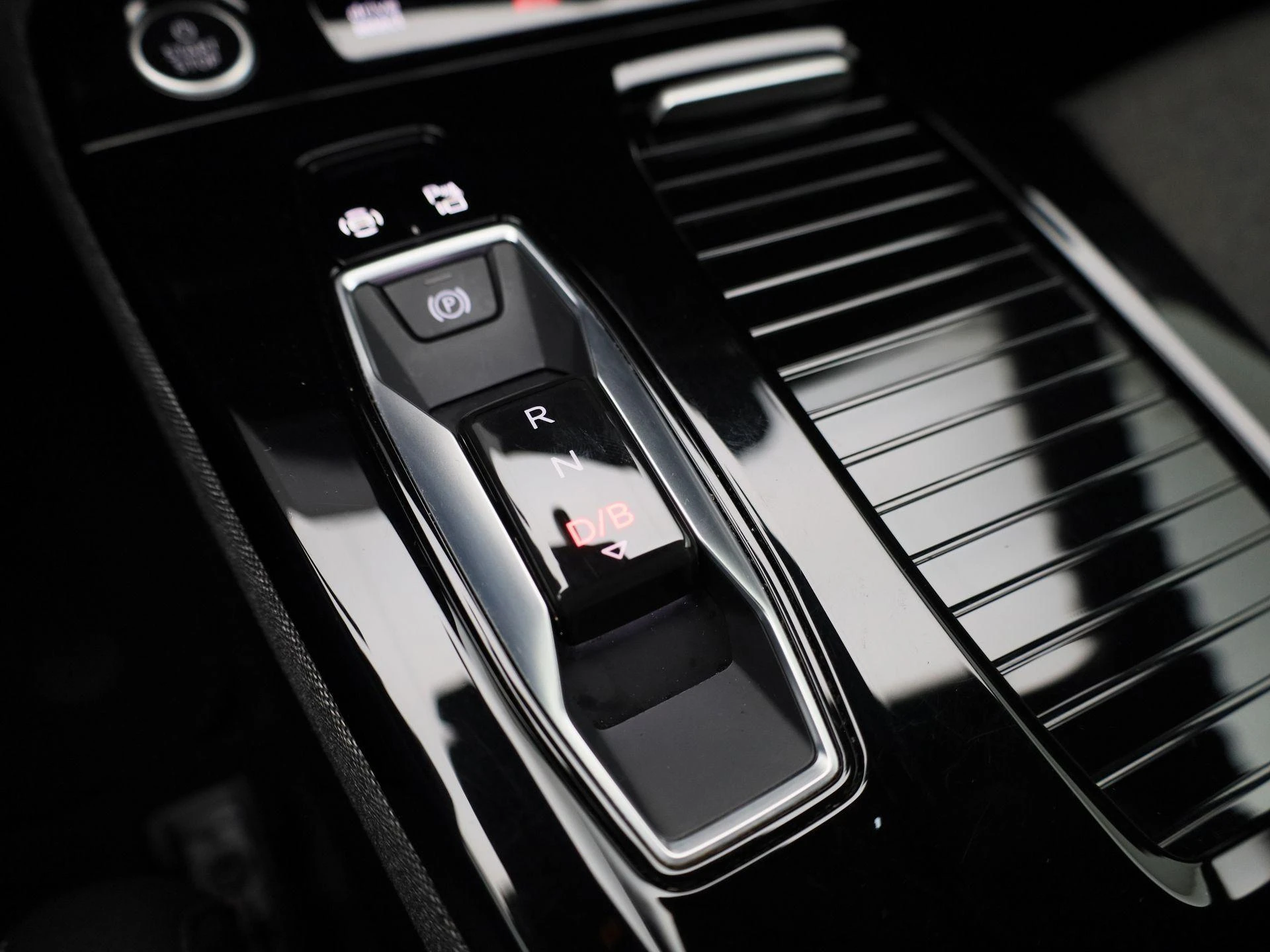 Audi-Q6 e-tron-image-23