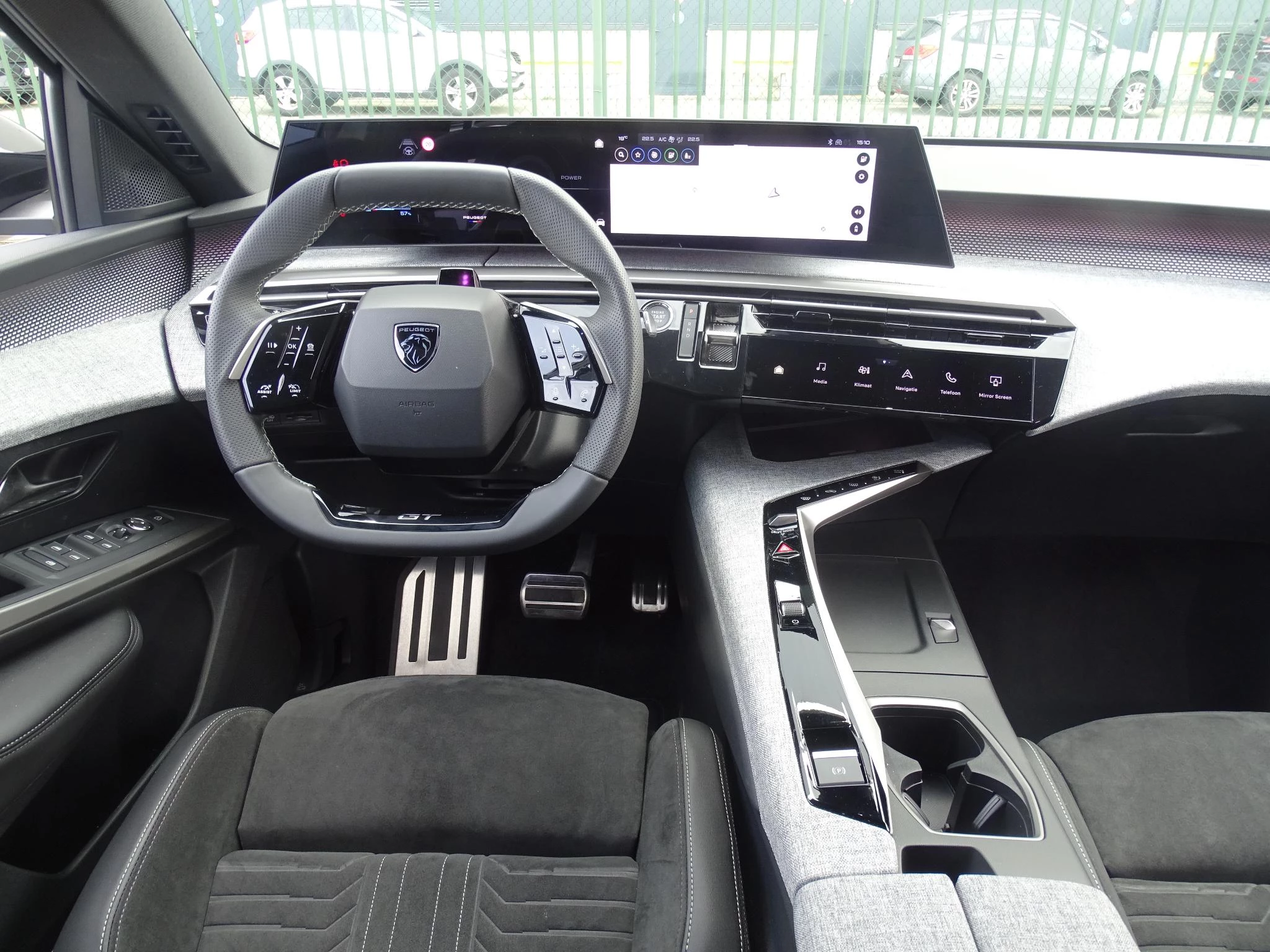 Peugeot-e-5008-image-10