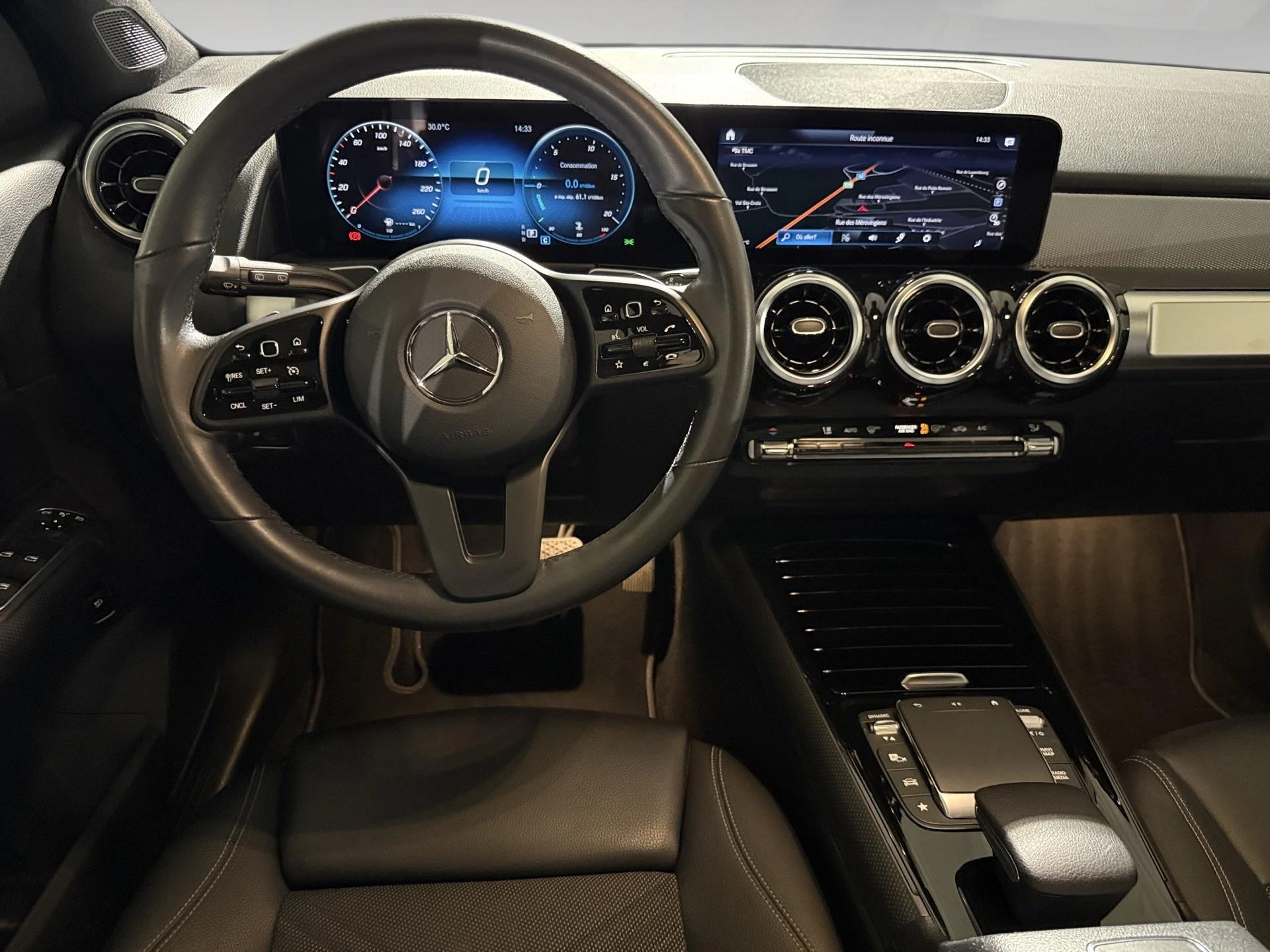 Mercedes-Benz-GLB-image-5