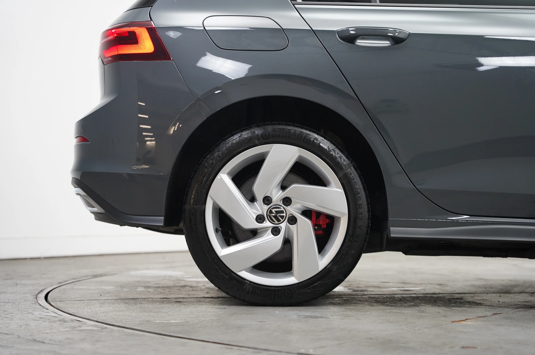 Volkswagen-Golf-image-30