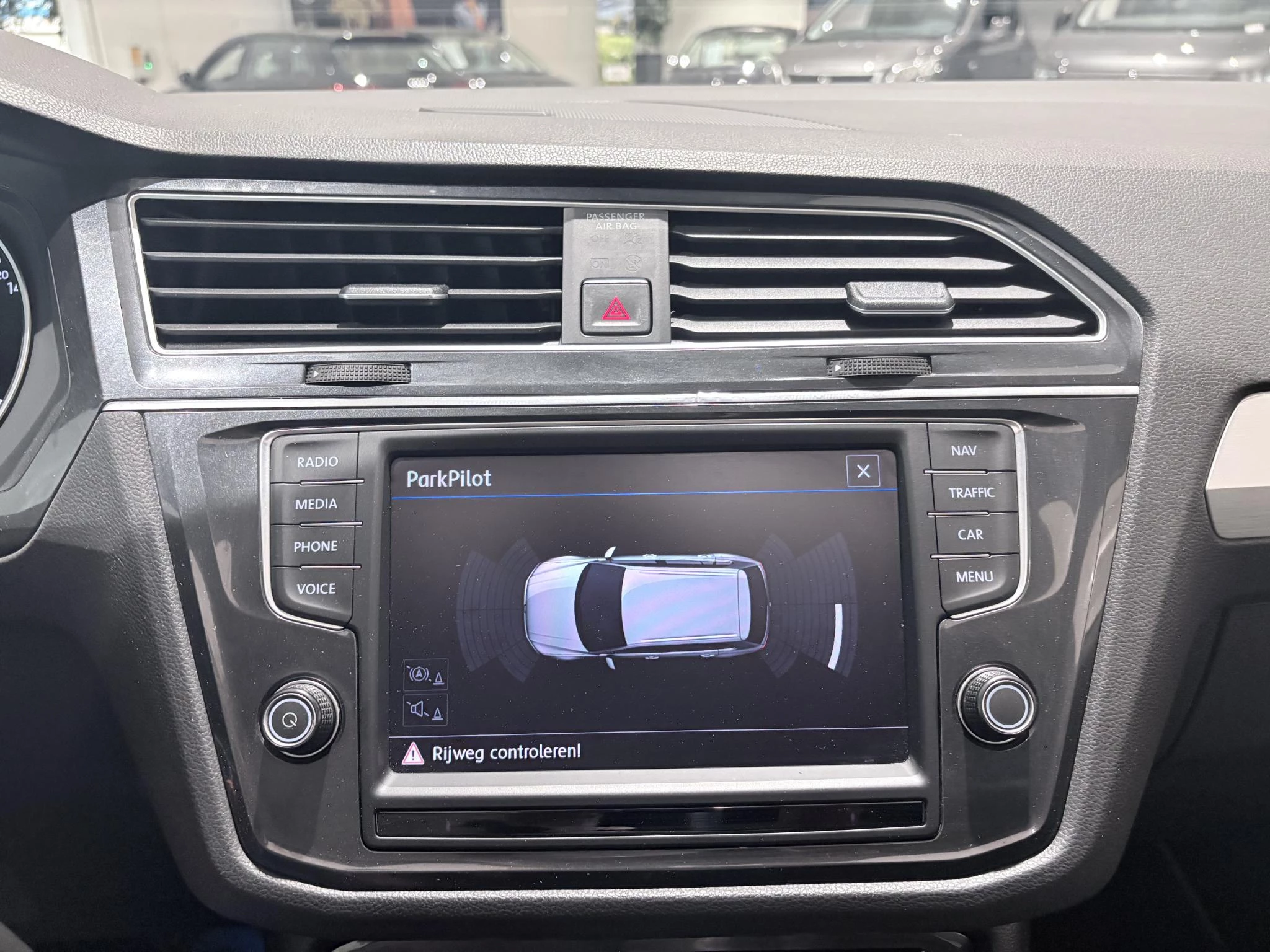 Volkswagen-Tiguan-image-27