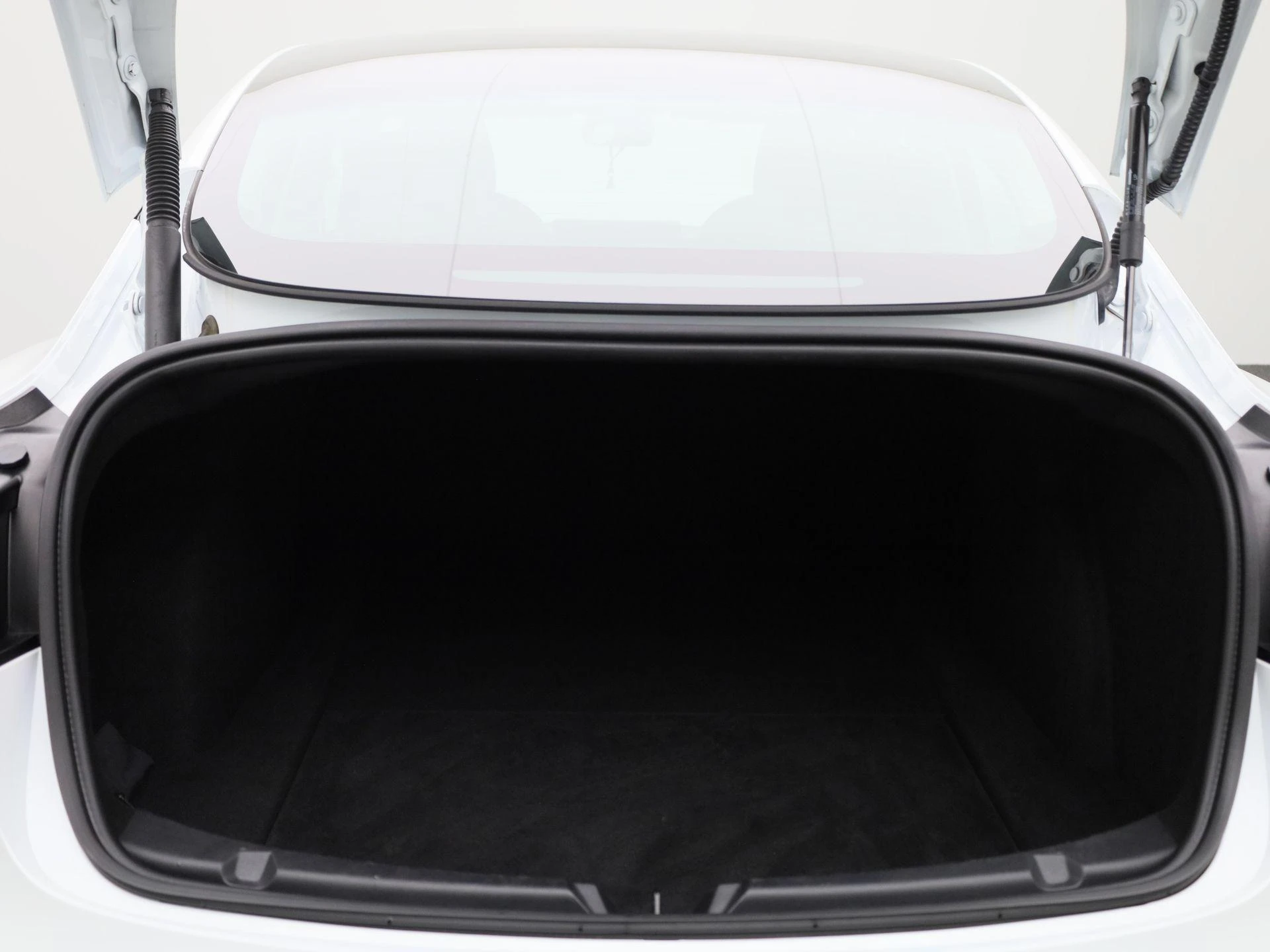 Tesla-Model 3-image-11