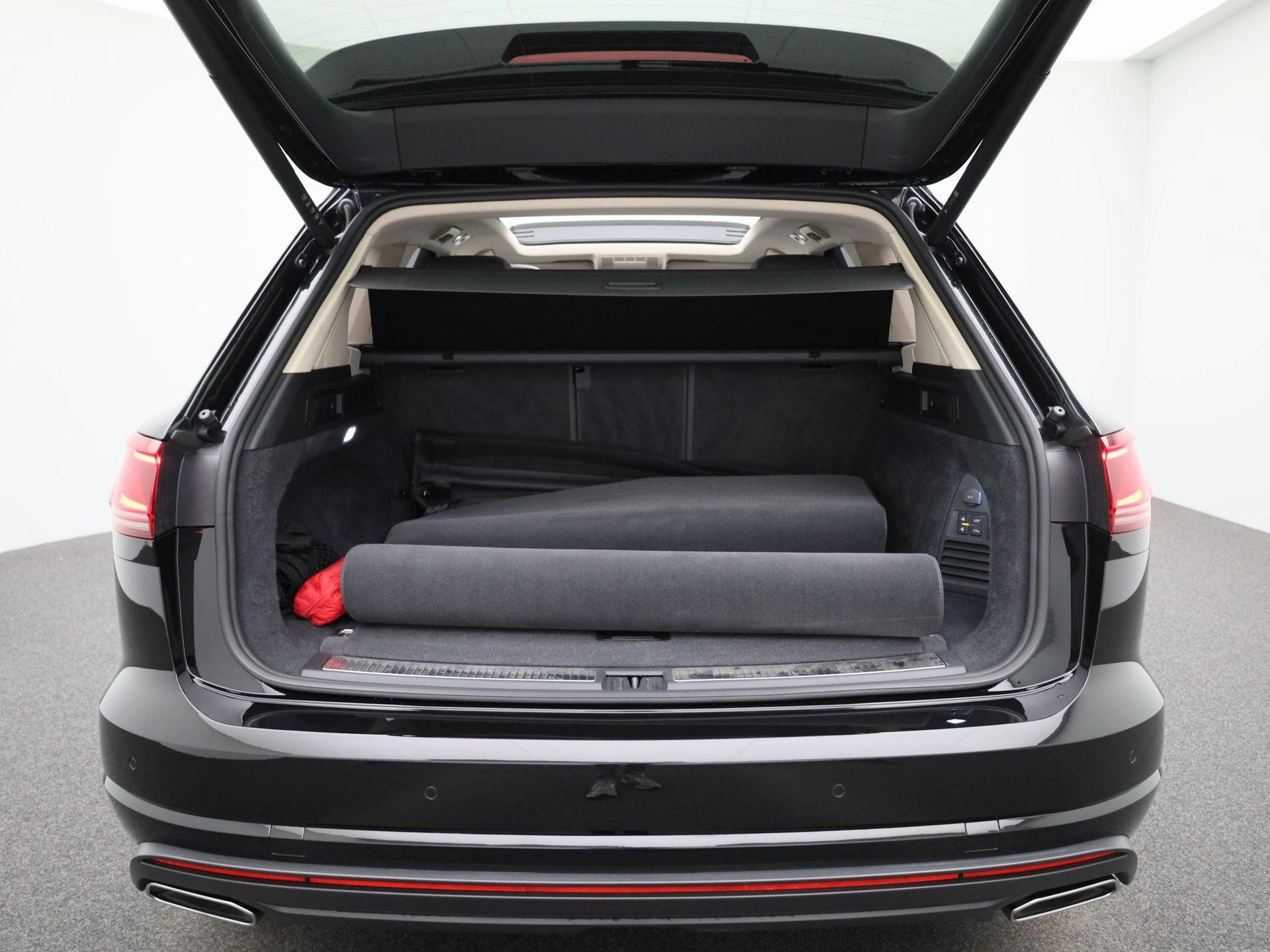 Volkswagen-Touareg-image-9