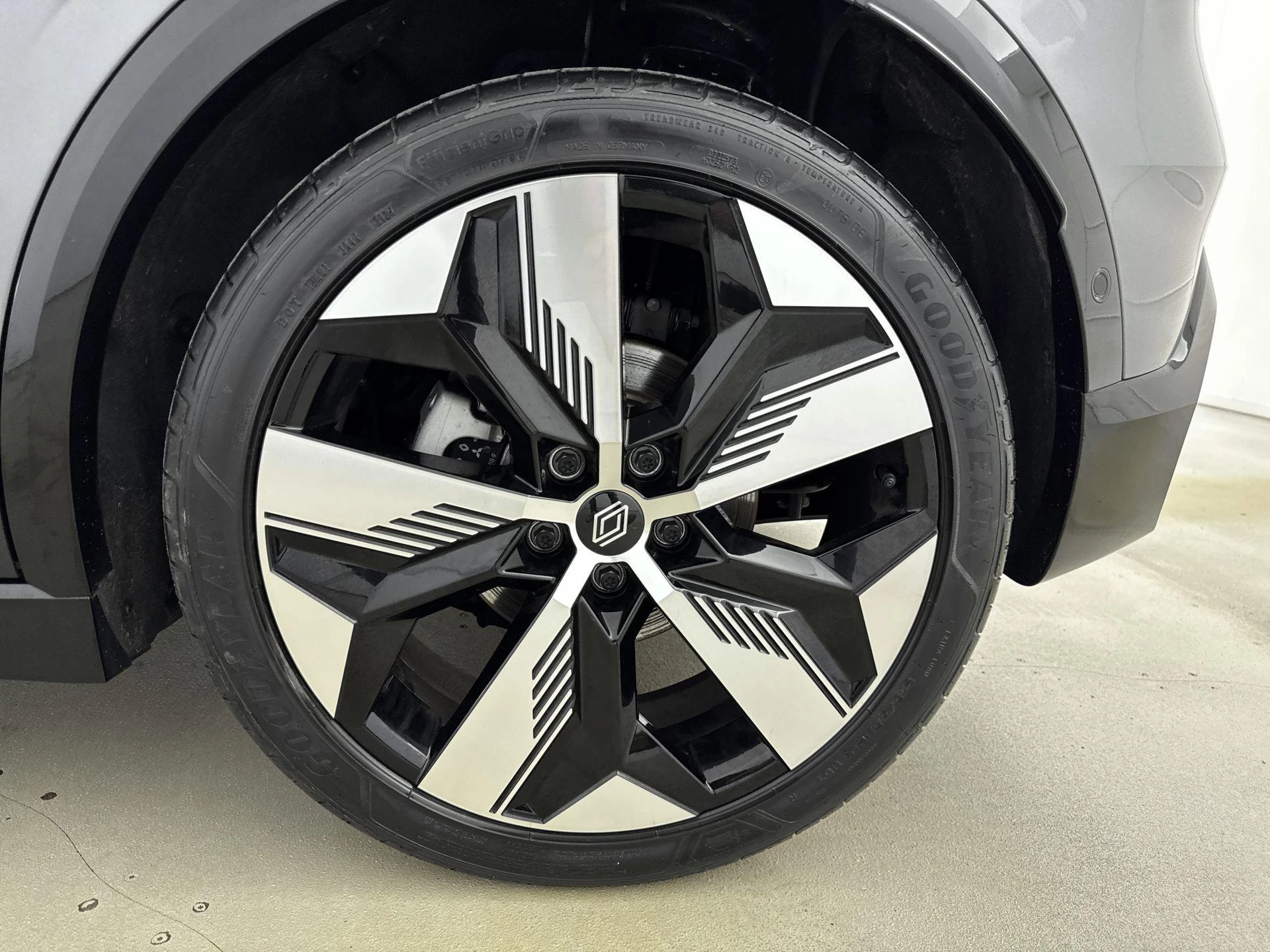 Renault-Megane E-Tech-image-24