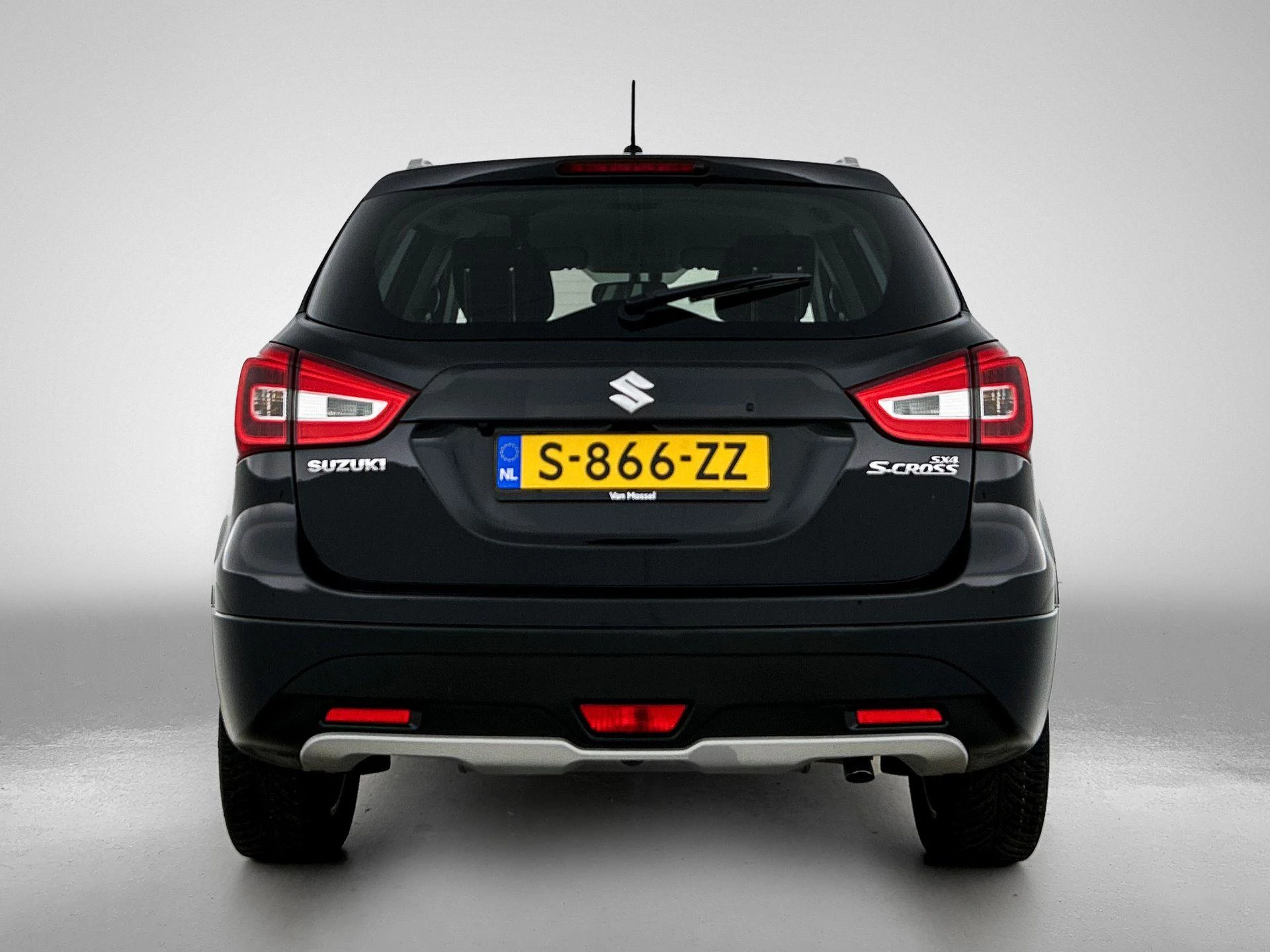Suzuki-S-Cross-image-2