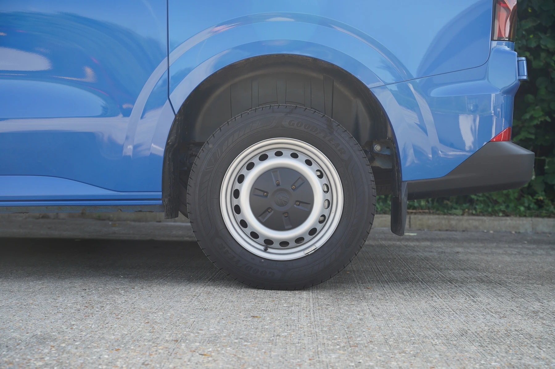 Volkswagen-Transporter-image-31