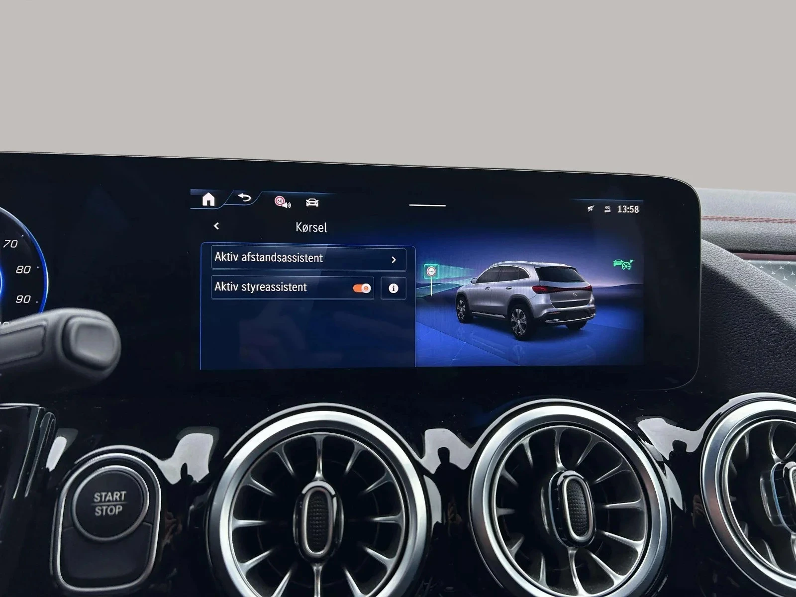 Mercedes-Benz-EQA-image-17