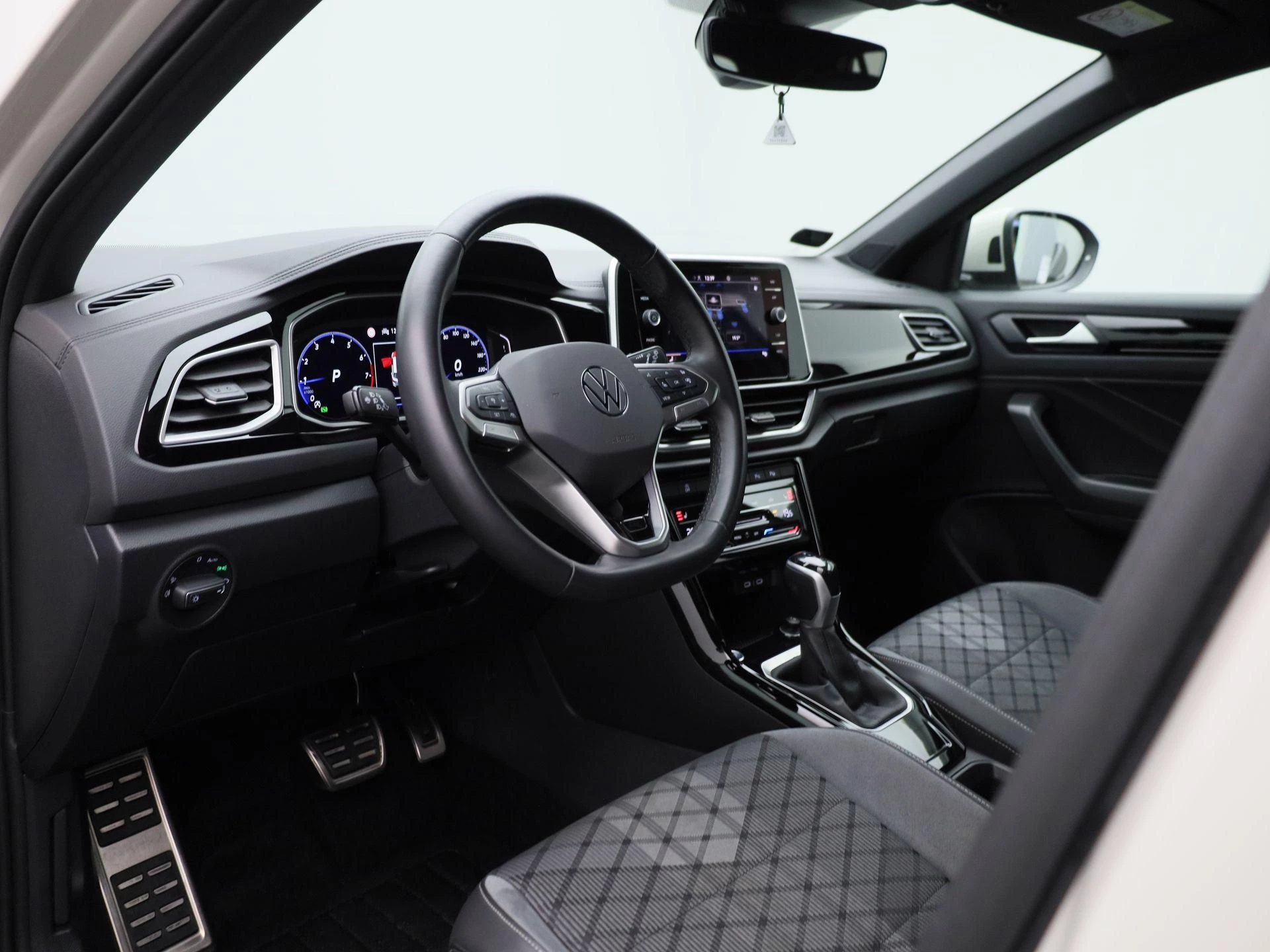 Volkswagen-T-Roc-image-32