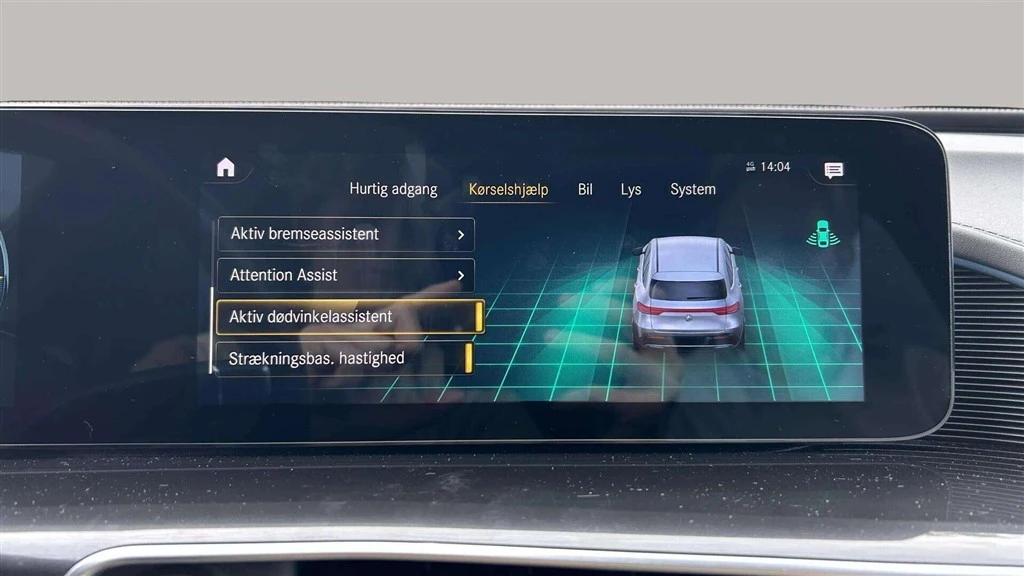 Mercedes-Benz-EQC-image-25