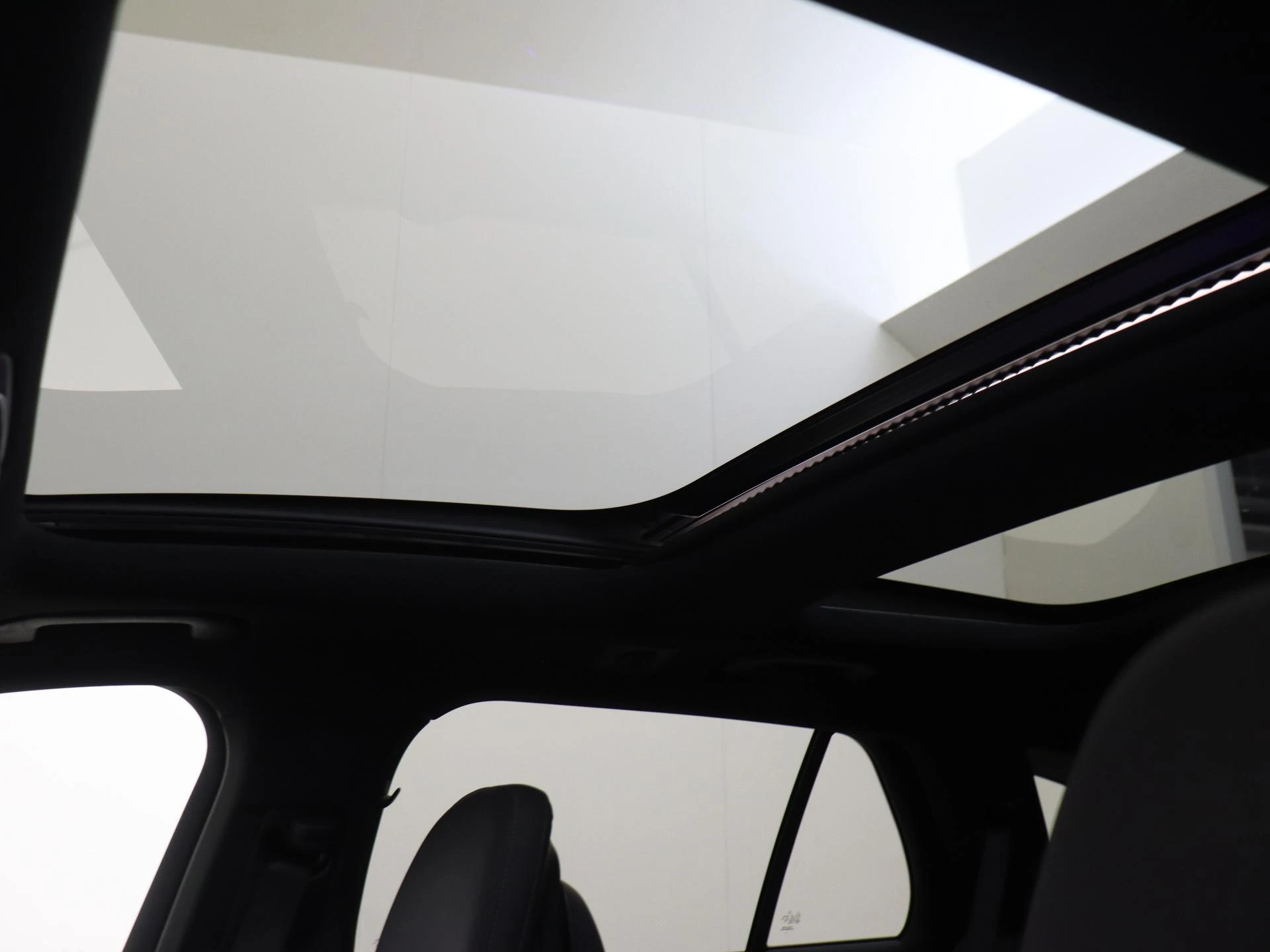 Mercedes-Benz-E-Klasse-image-26