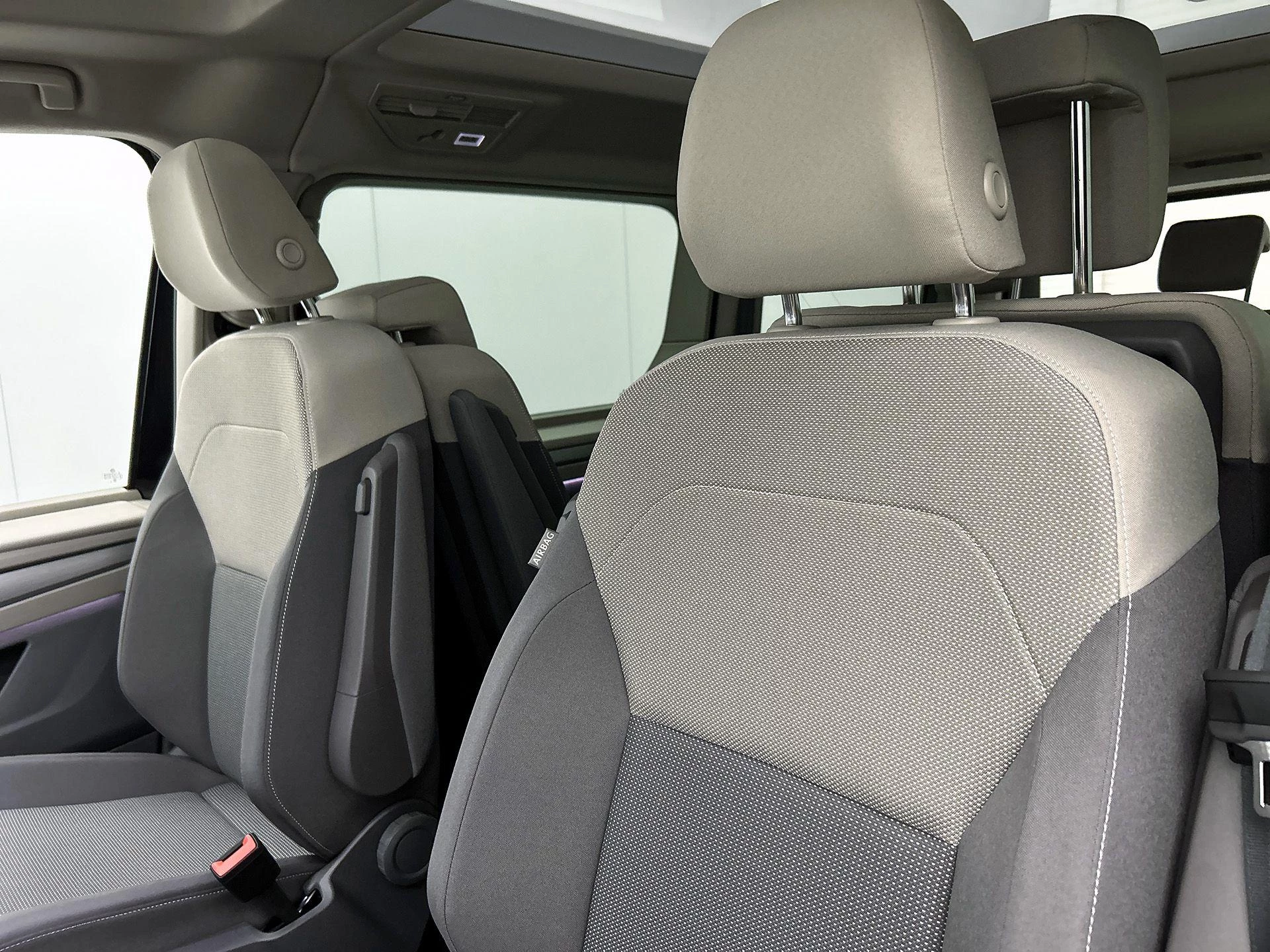 Volkswagen-Multivan-image-13