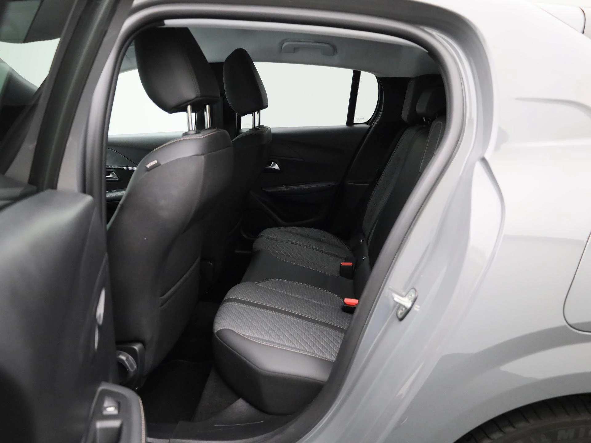 Peugeot 208 - 10