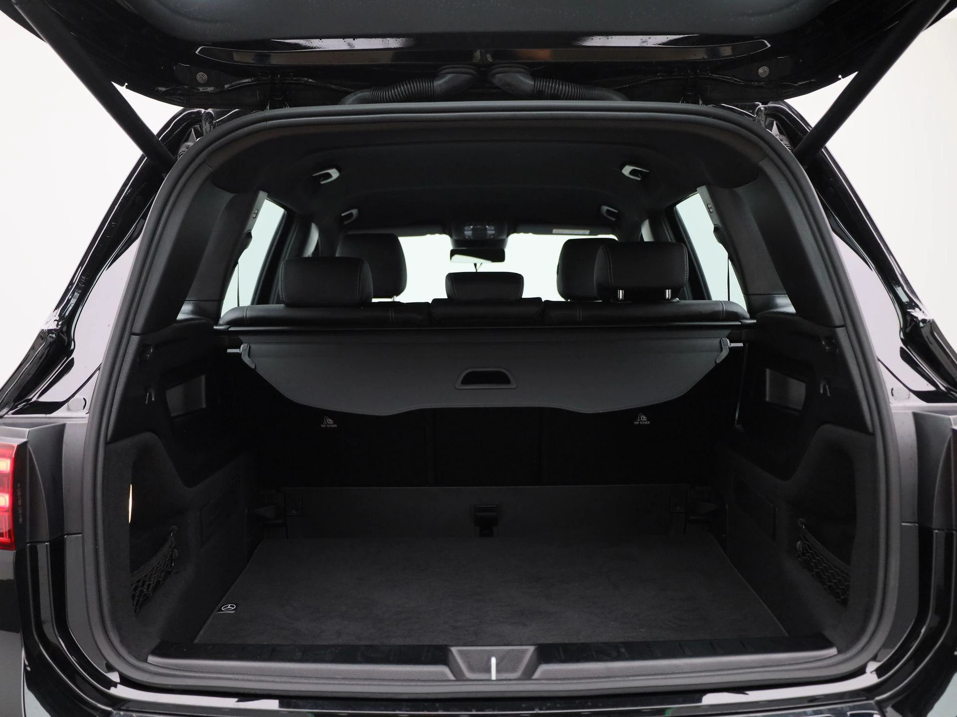 Mercedes-Benz-GLB-image-13