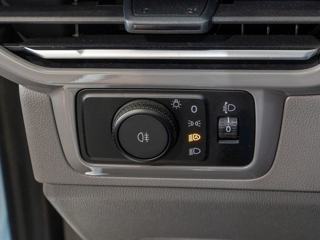 Volkswagen-Transporter-image-13
