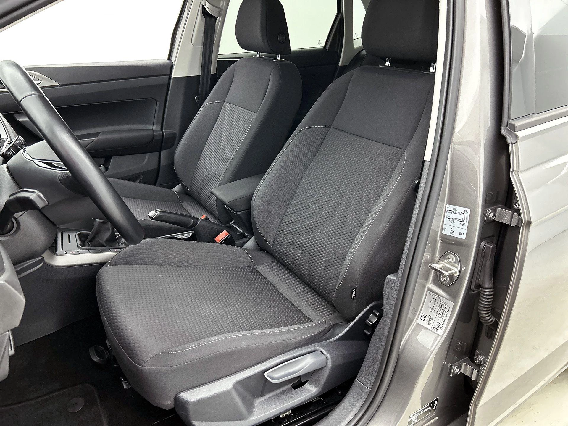 Volkswagen-Polo-image-35