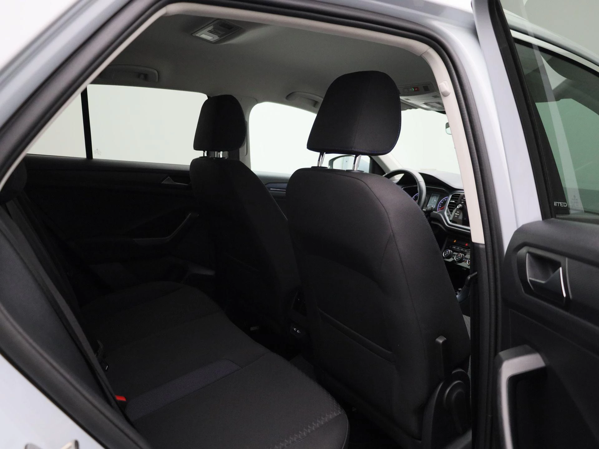 Volkswagen-T-Roc-image-37