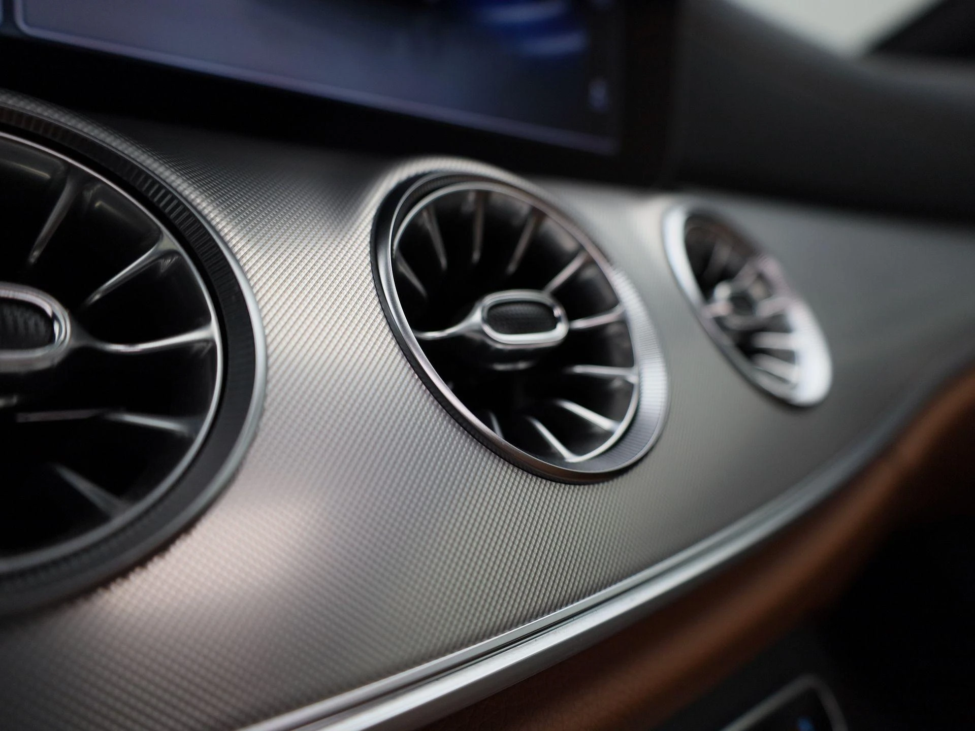 Mercedes-Benz-E-Klasse-image-40