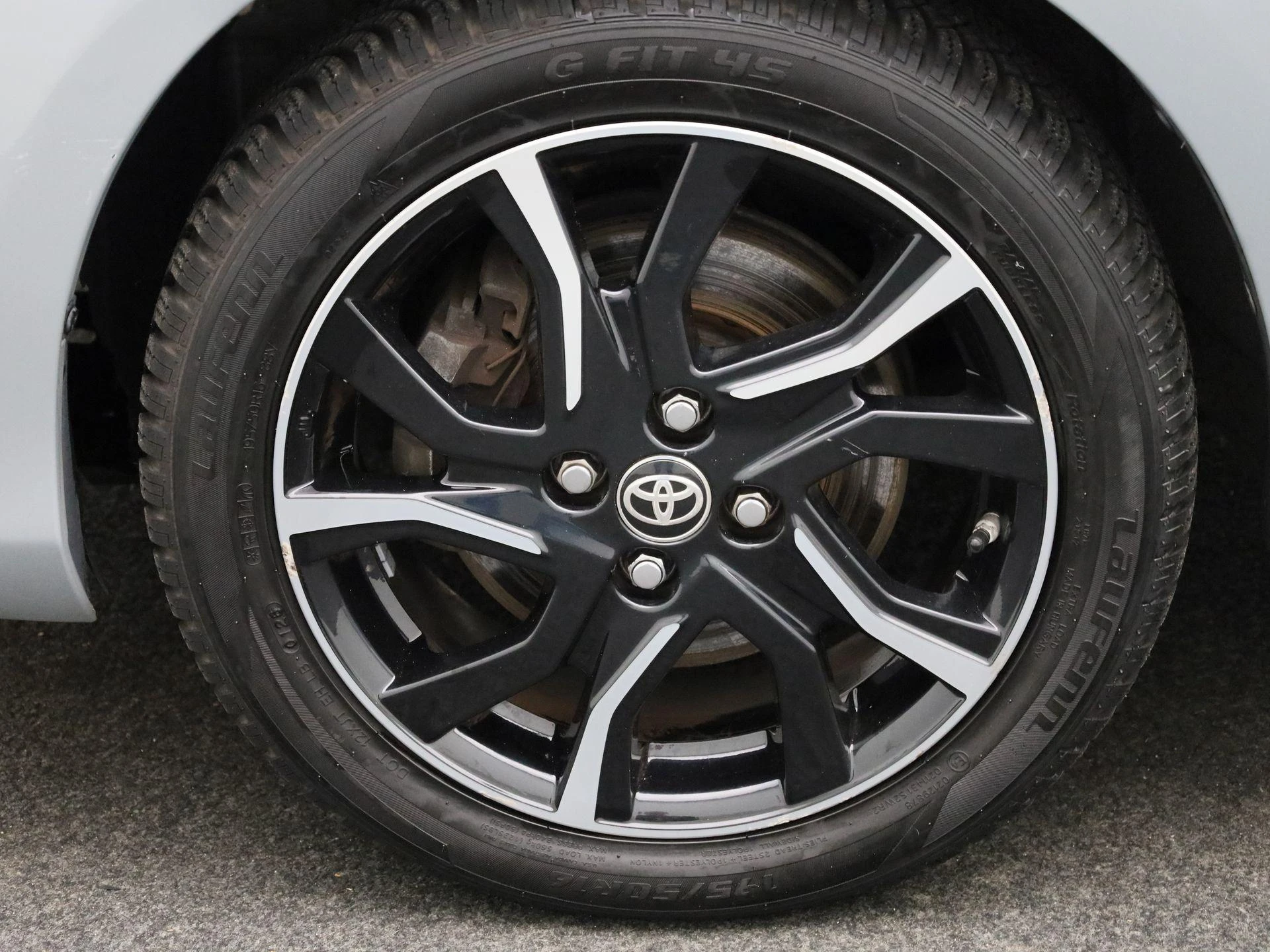 Toyota-Yaris-image-12