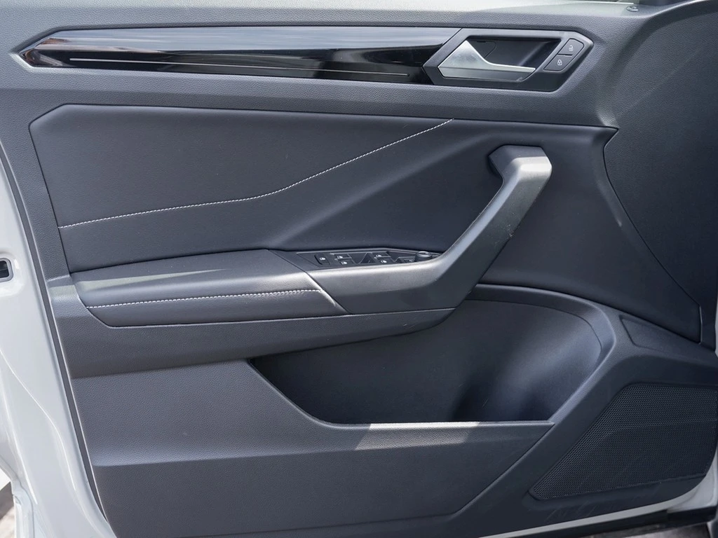 Volkswagen-T-Roc-image-16