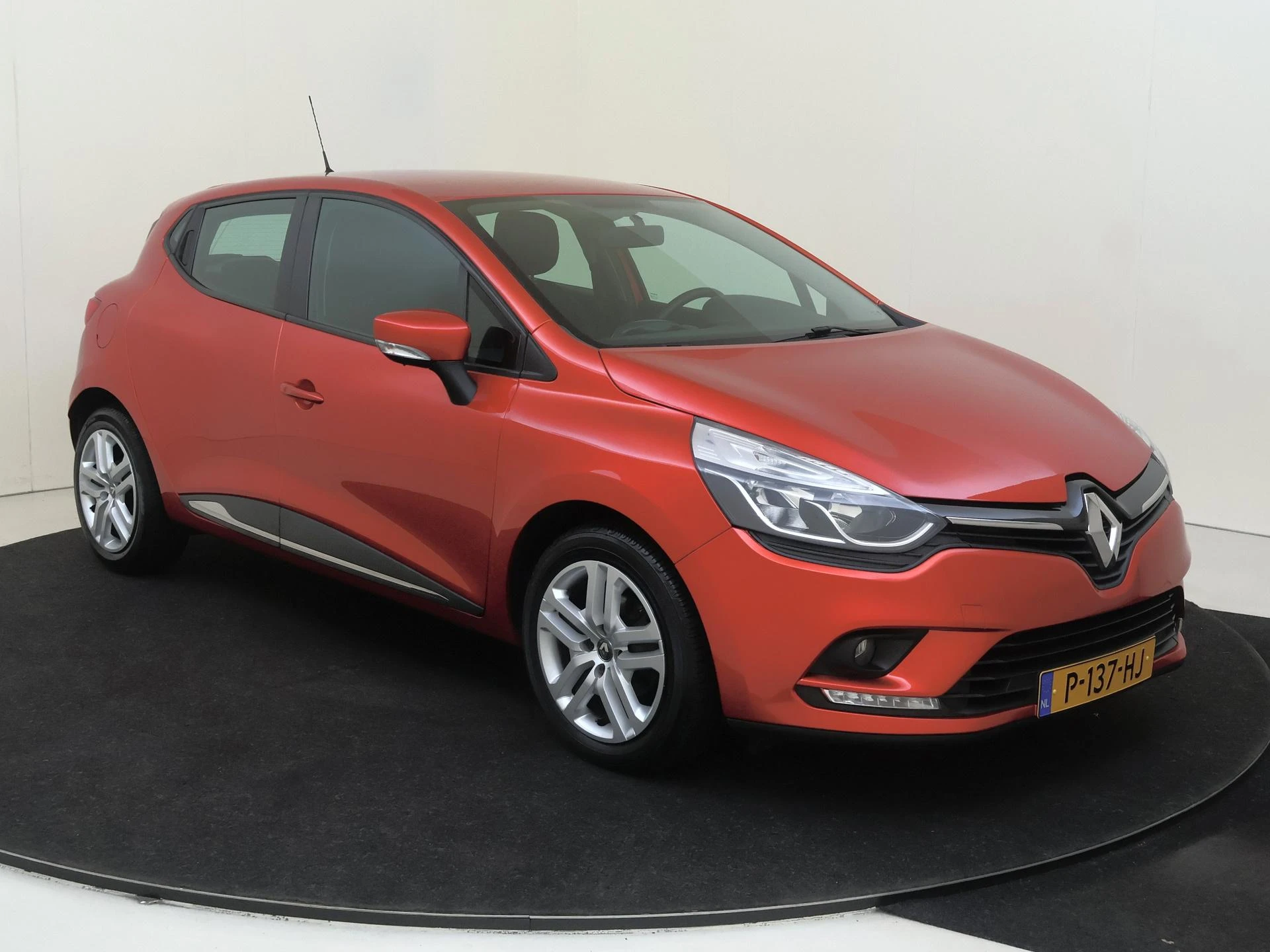 Renault-Clio-image-1