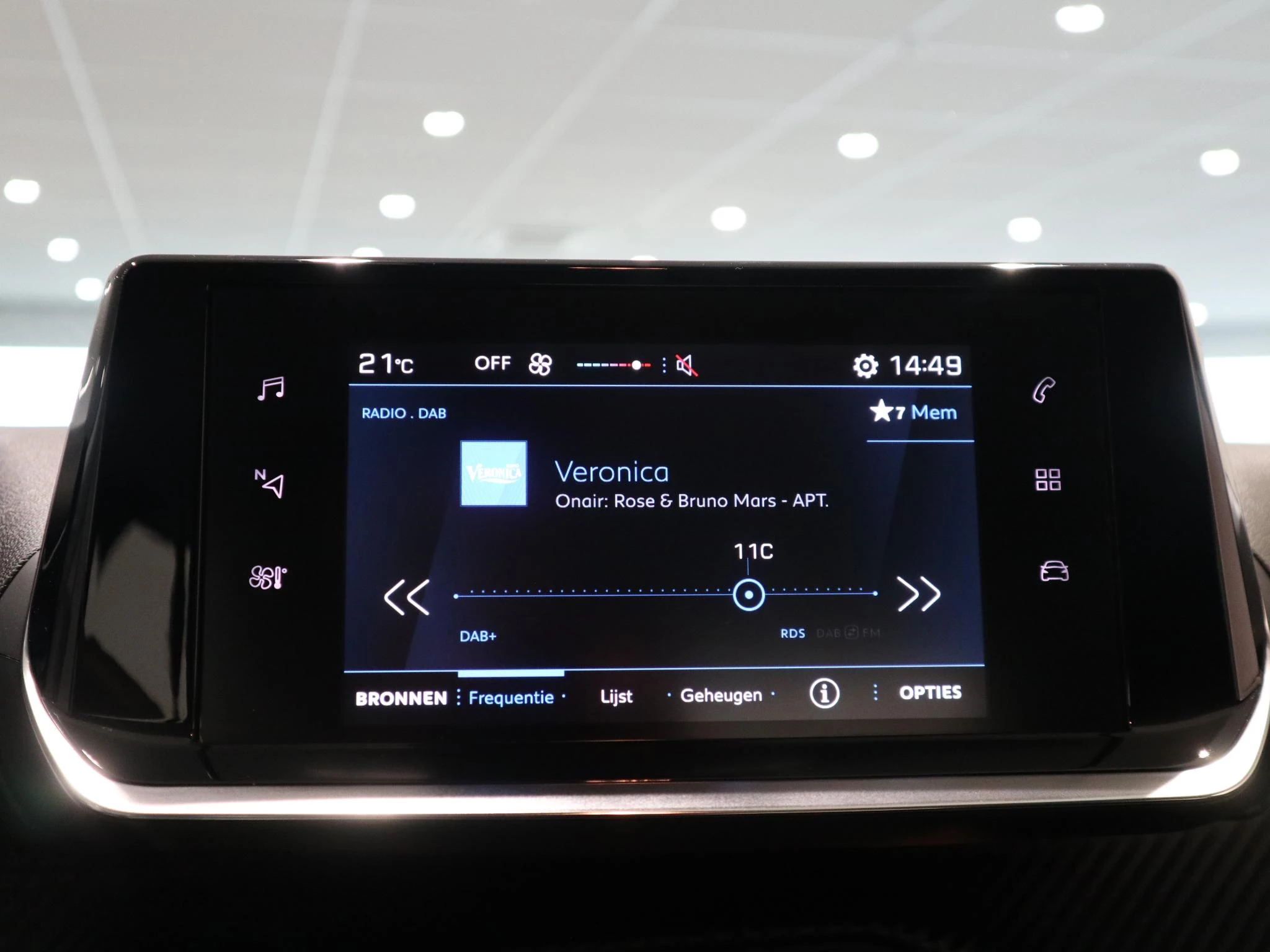 Peugeot-2008-image-14