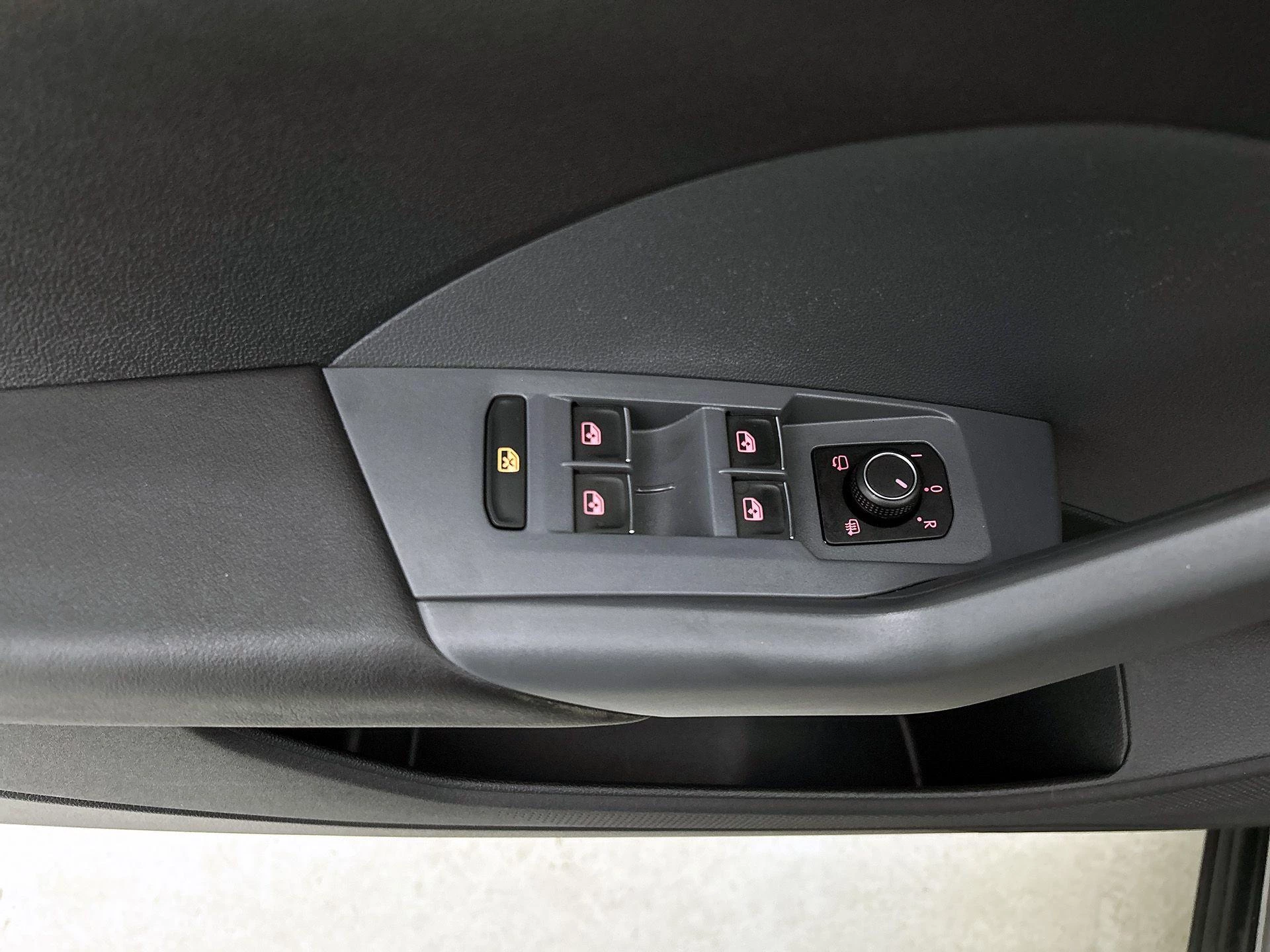 Volkswagen-T-Cross-image-33