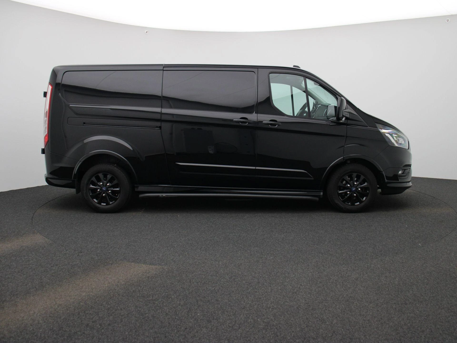 Ford-Transit Custom-image-5